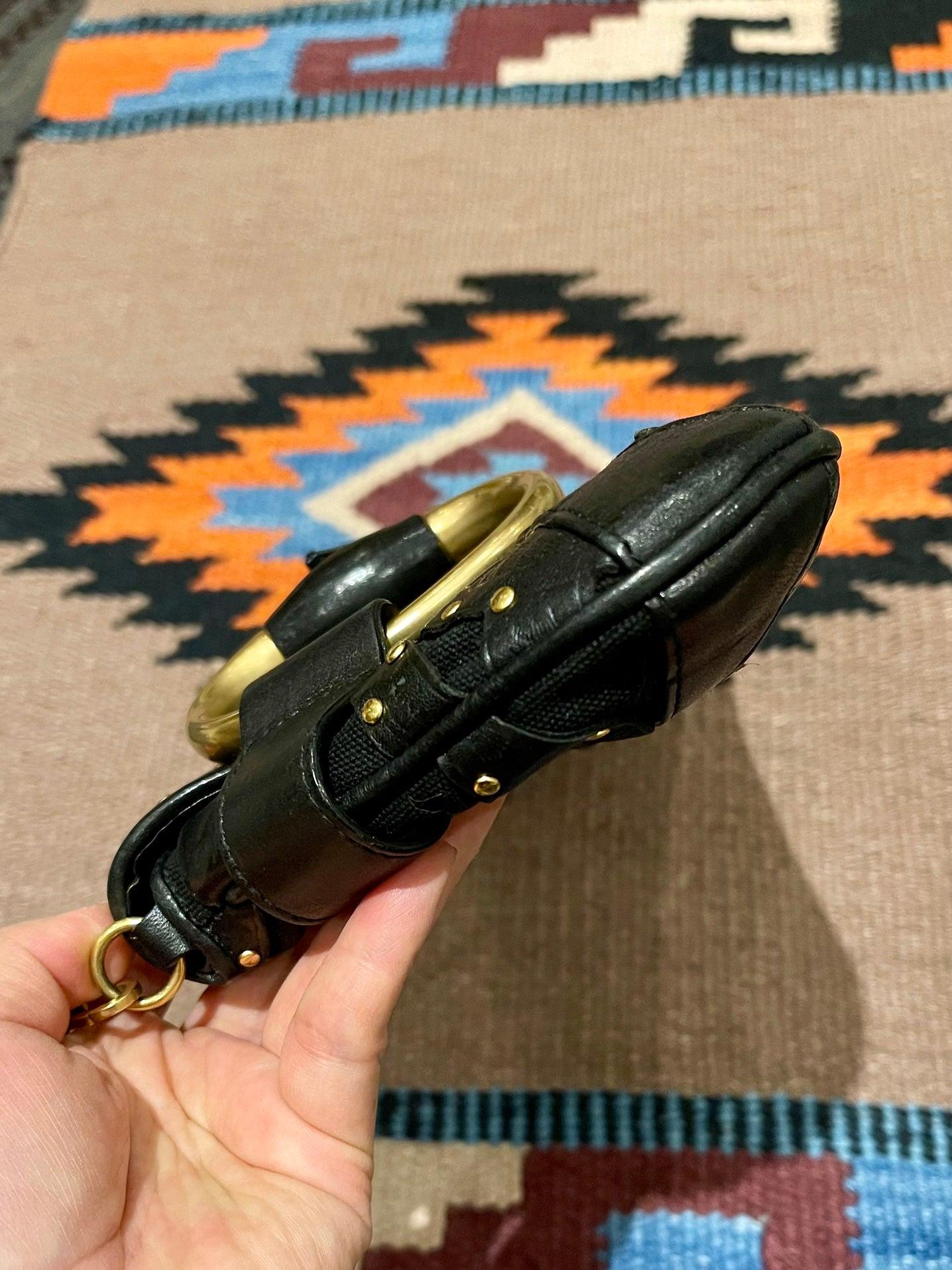 Gucci Horsebit 1955 Kette Umhängetasche Große aus schwarzem geprägtem Leder mit Goldnieten im Angebot 11