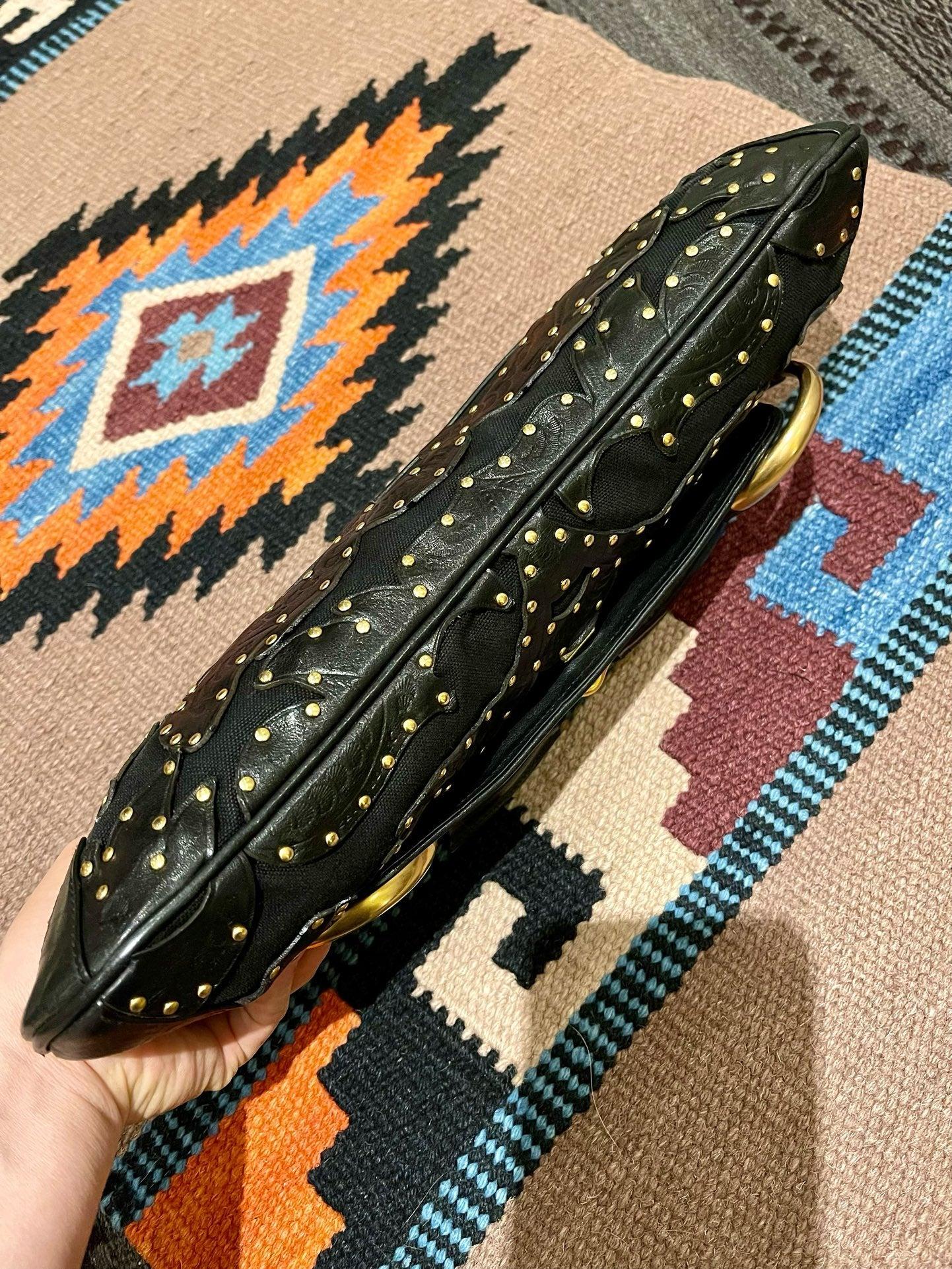 Gucci Horsebit 1955 Chain Shoulder bag Large Black Embossed Leather & Gold Studs For Sale 2