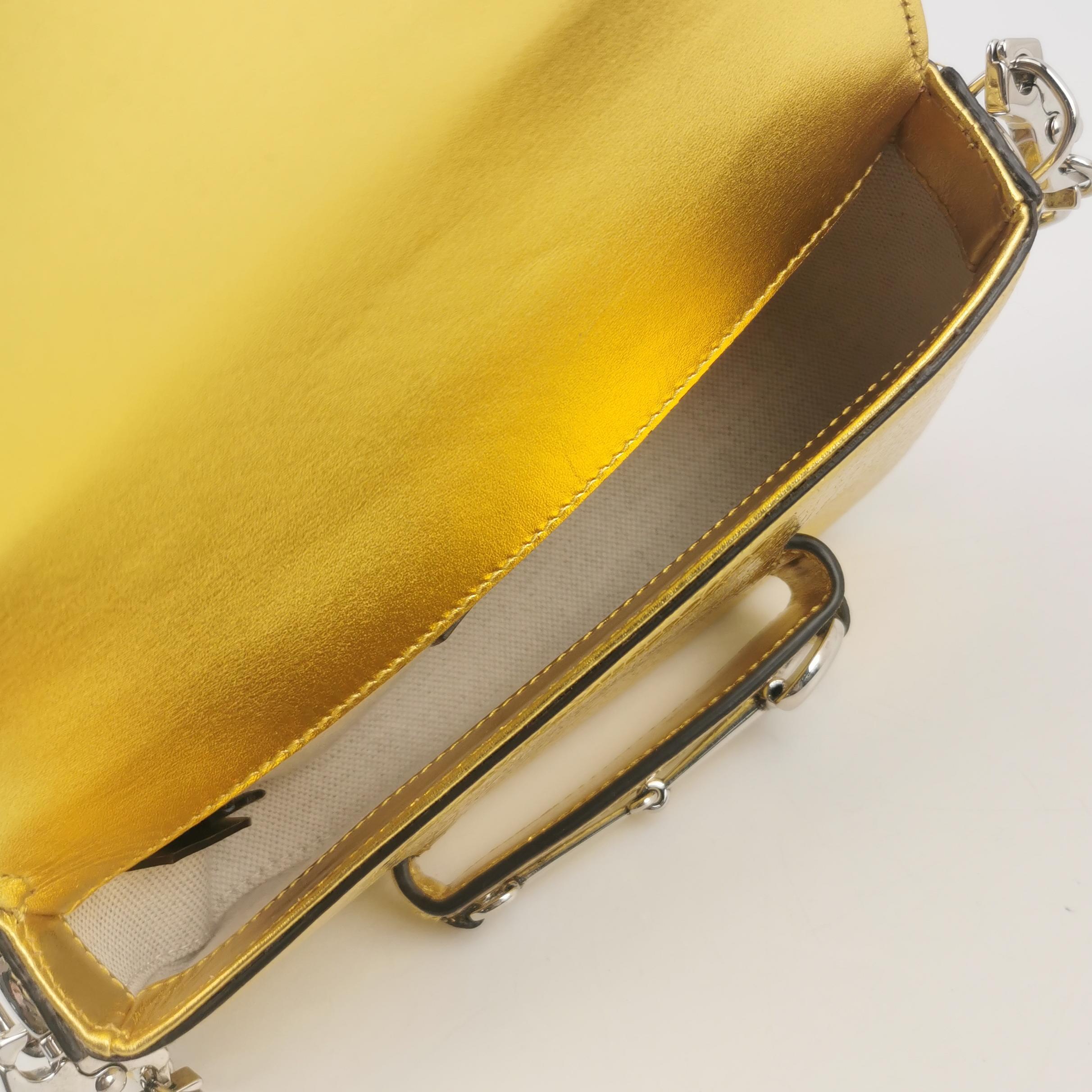 Sac à bandoulière en cuir craquelé Gucci 1955 Gold Metallic en vente 2