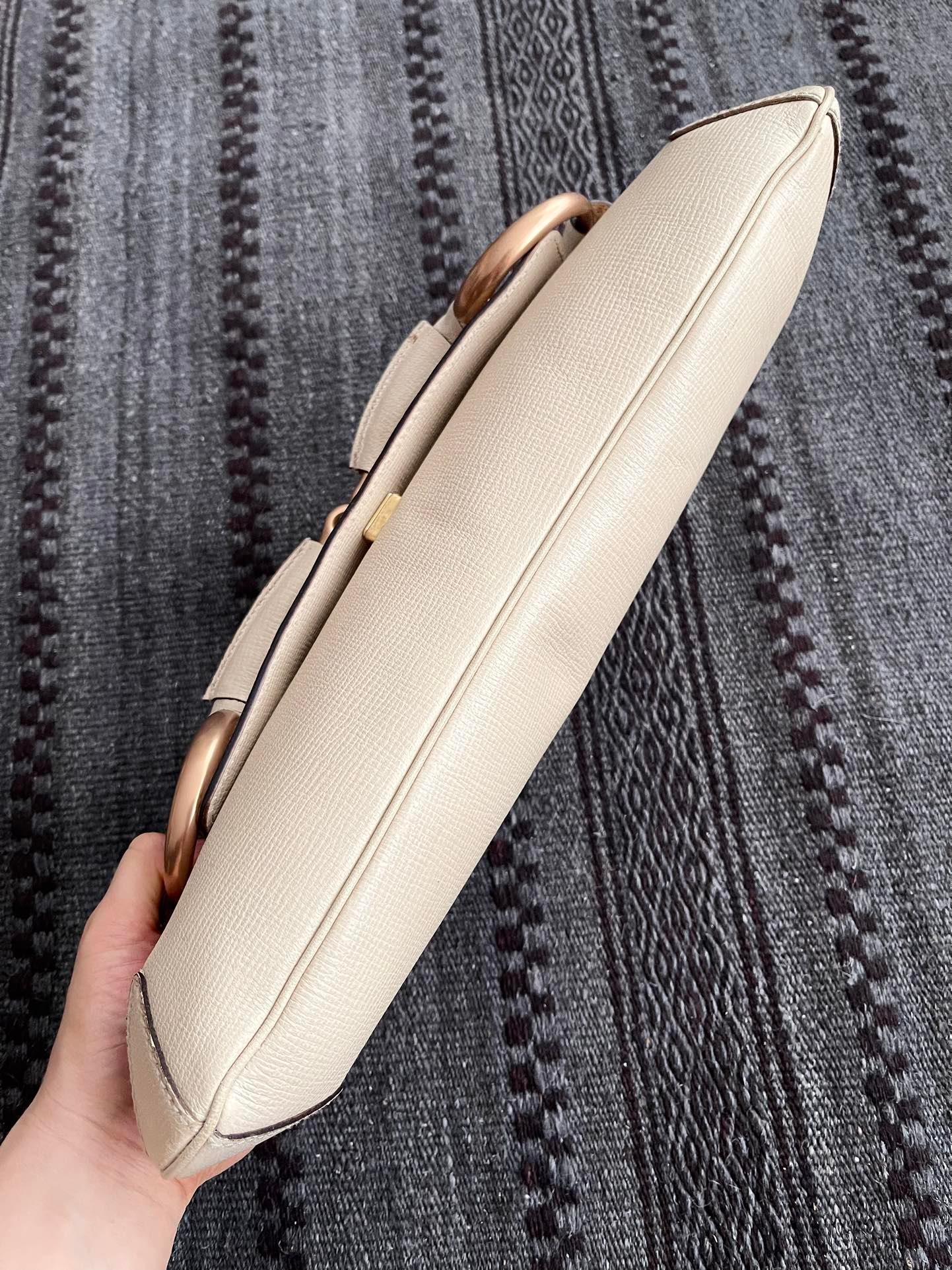 Gucci Horsebit 1955 grand sac à bandoulière en cuir blanc Excellent état à AUBERVILLIERS, FR