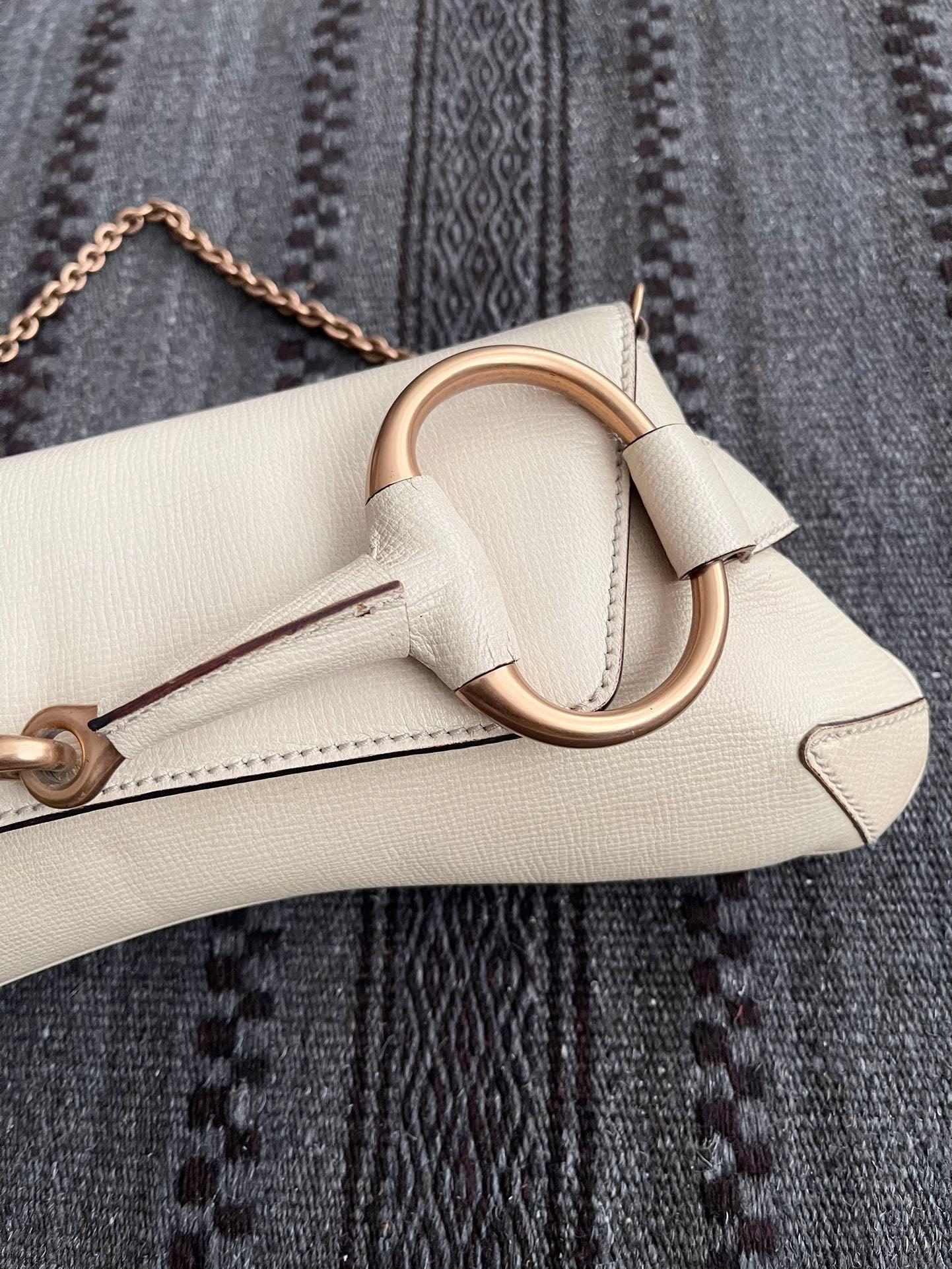  Gucci Horsebit 1955 grand sac à bandoulière en cuir blanc Pour femmes 