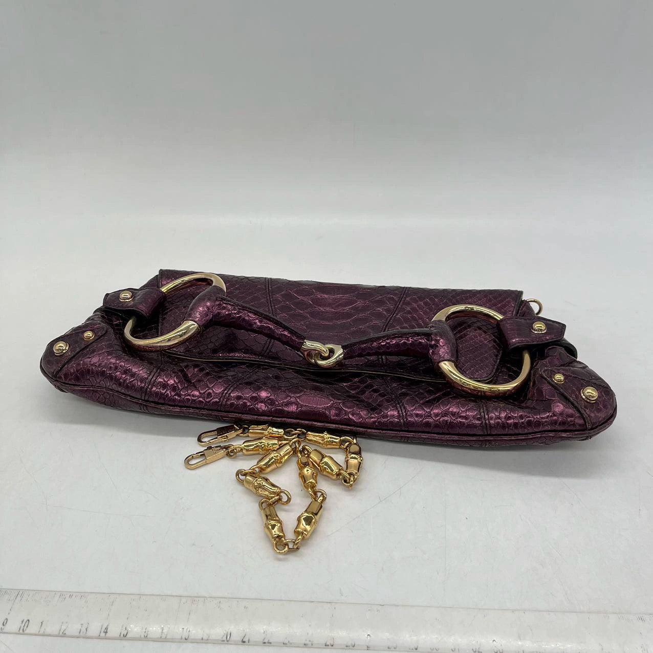 Gucci Horsebit 1955 Bolso de hombro grande de piel de lagarto púrpura metalizada 9
