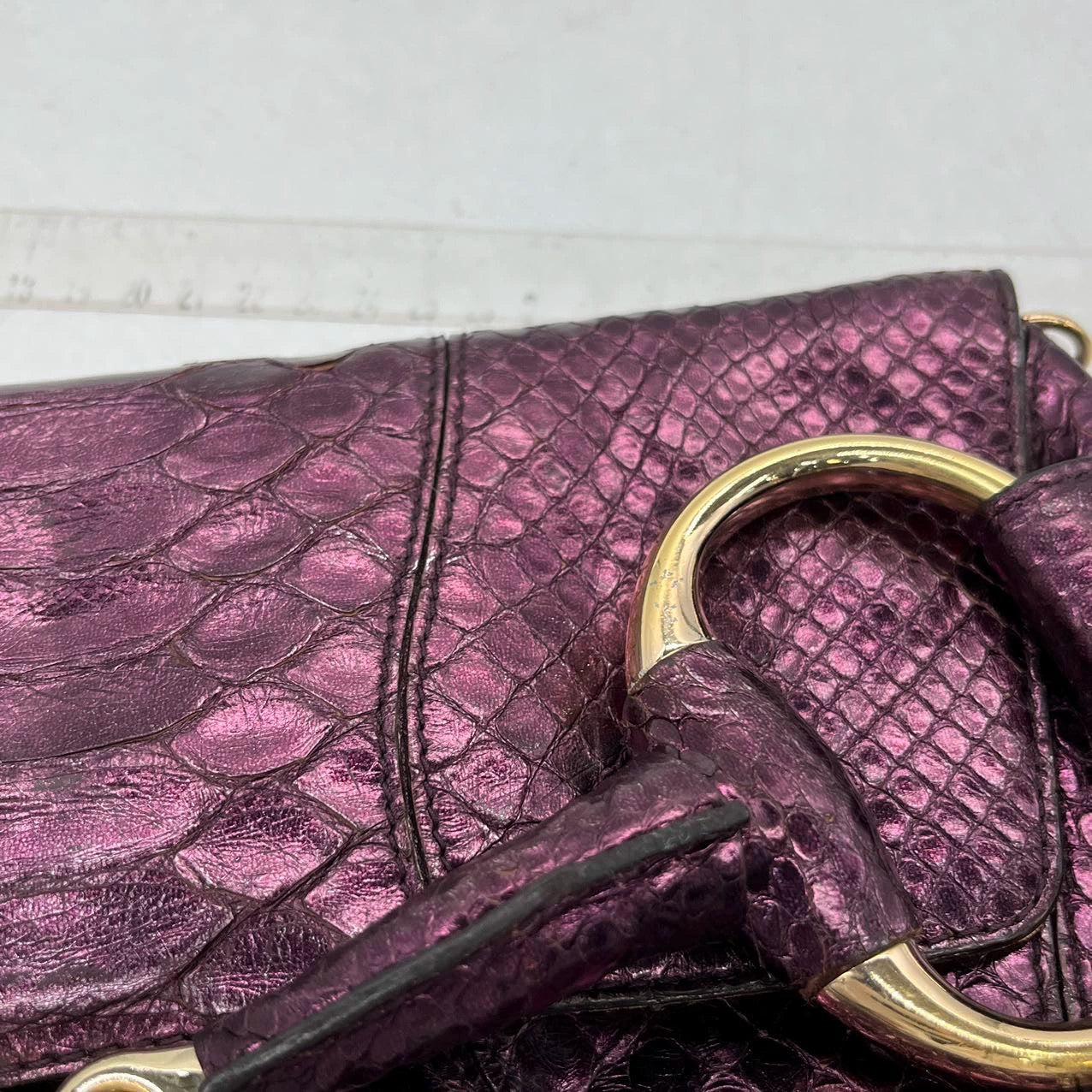 Gucci Horsebit 1955 Bolso de hombro grande de piel de lagarto púrpura metalizada 12