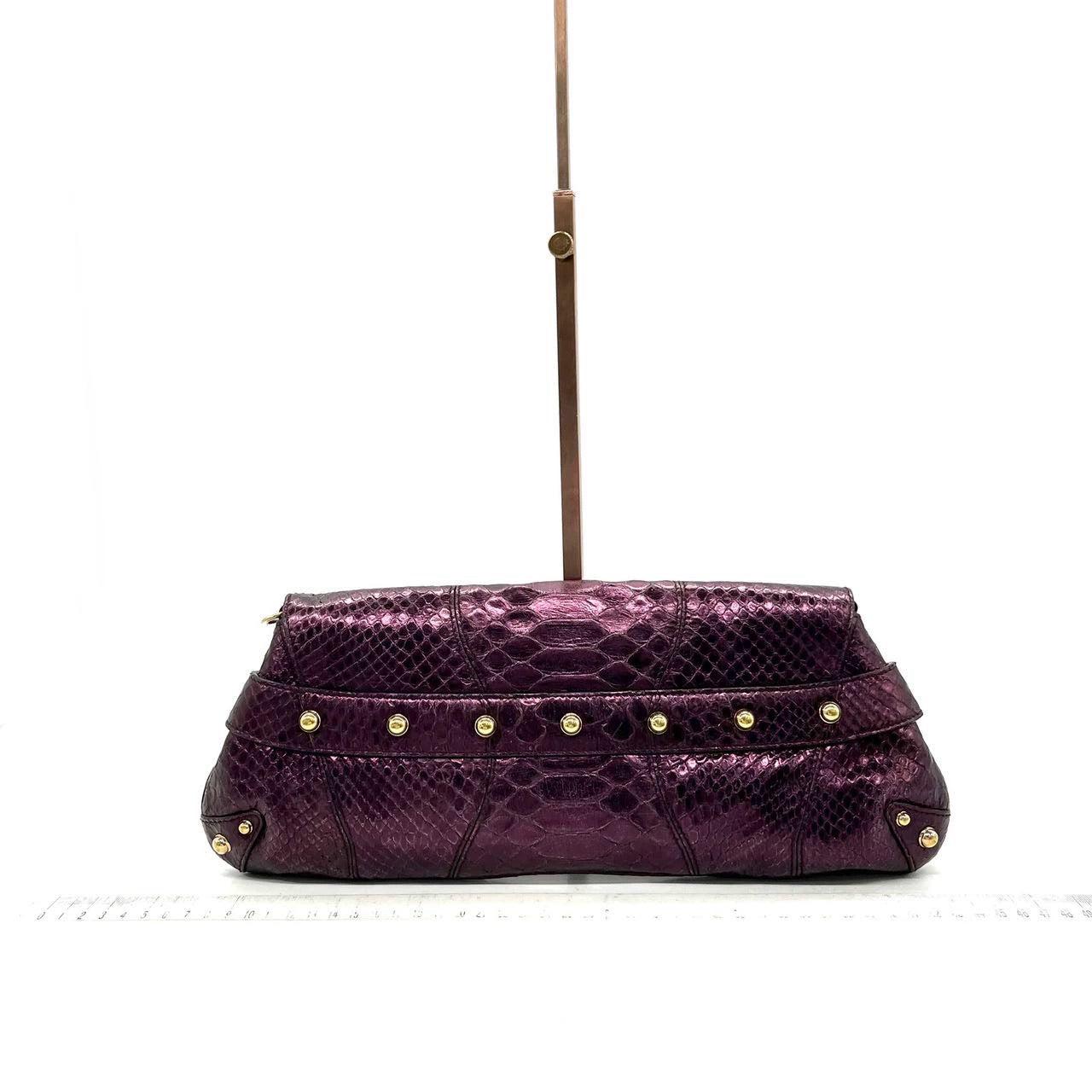 Gucci Horsebit 1955 Bolso de hombro grande de piel de lagarto púrpura metalizada en Bueno Estado en AUBERVILLIERS, FR