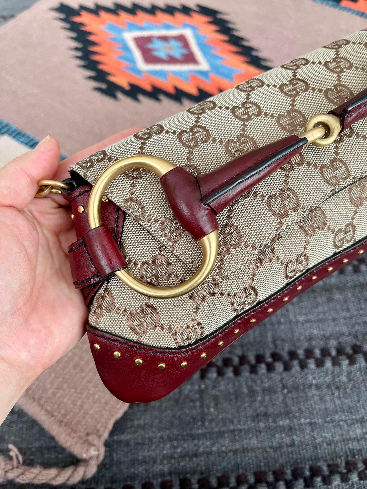 Gucci Horsebit 1955 Small Cloth Beige Monogram Burgundy Leather Shoulder bag In Excellent Condition In AUBERVILLIERS, FR
