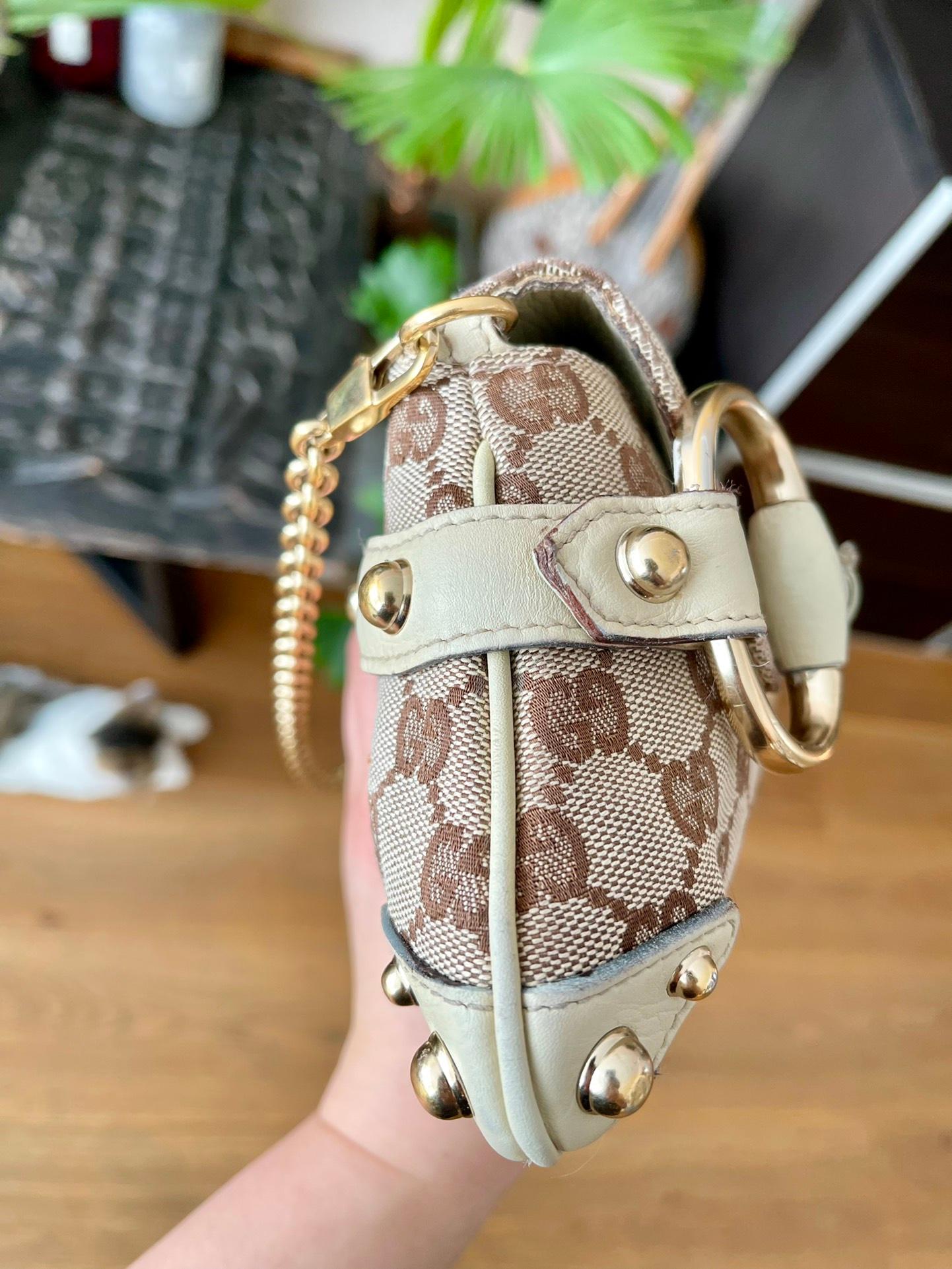 Gucci Horsebit 1955 Small Cloth Beige Monogram Yellow Web Shoulder bag In Excellent Condition In AUBERVILLIERS, FR