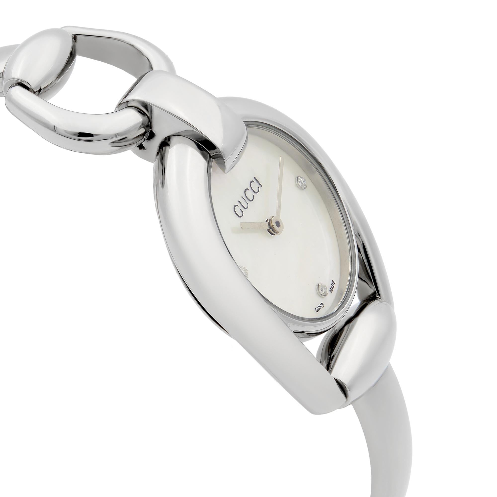 Damenu Quarz-Quarz-Uhr YA139506 aus Stahl mit weiem Diamant-Zifferblatt im Angebot 1