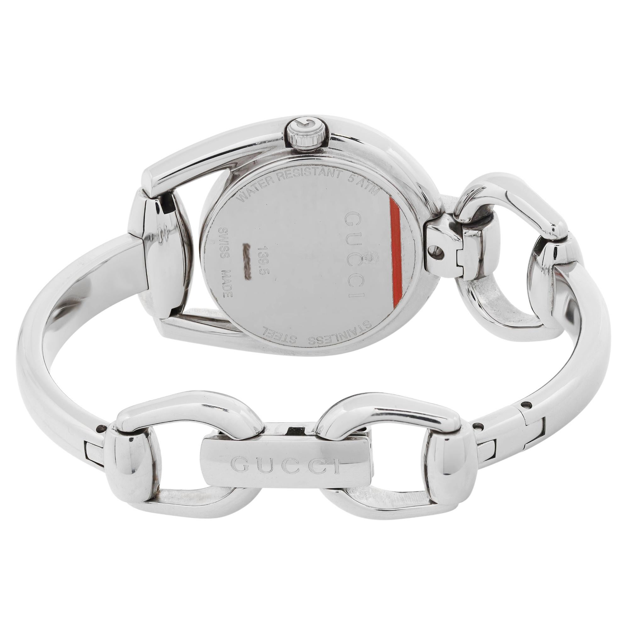 Damenu Quarz-Quarz-Uhr YA139506 aus Stahl mit weiem Diamant-Zifferblatt im Angebot 3