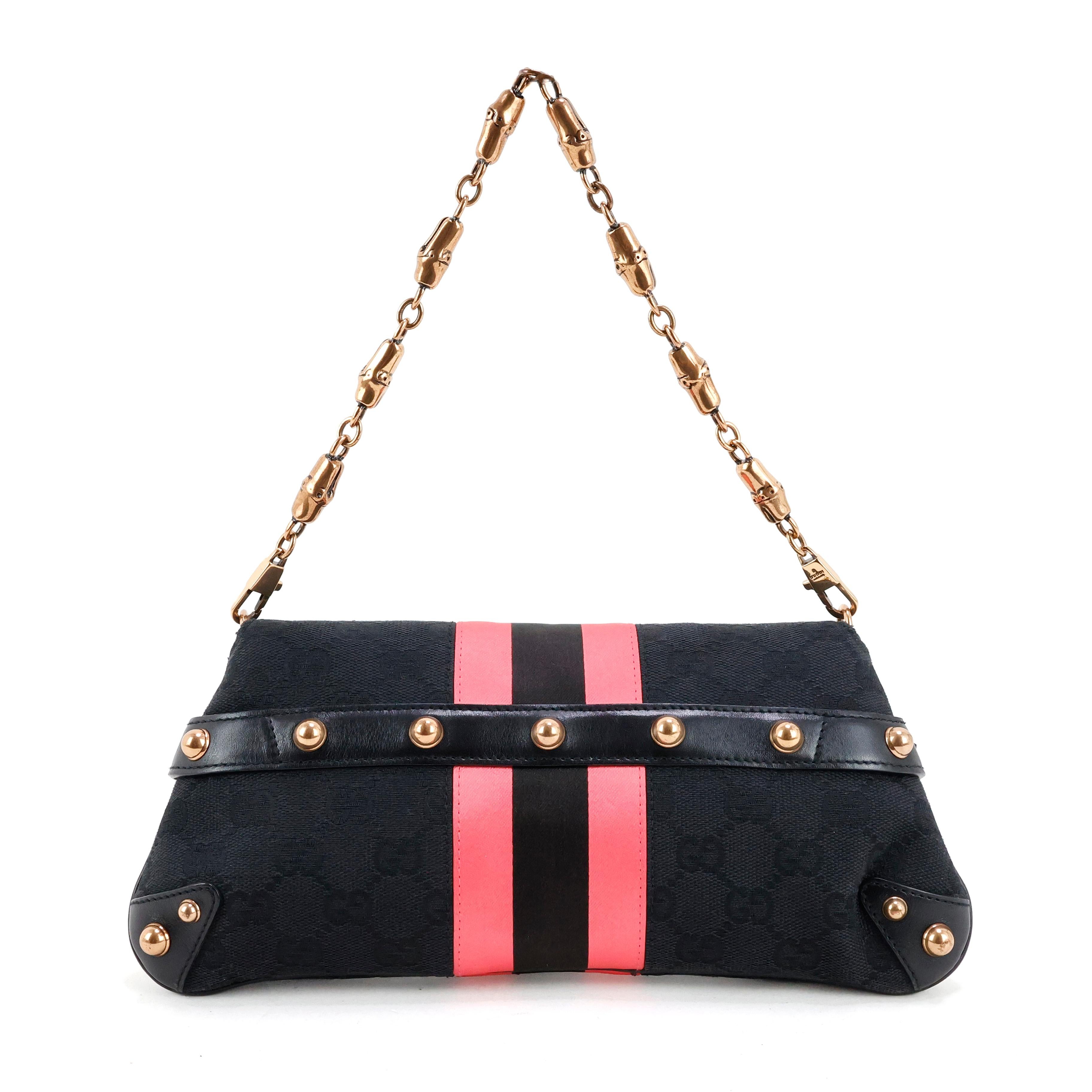 Gucci horsebit bag in black GG supreme canvas, pink satin and leather, copper hardware.

Condition:
Really good.

Packing/accessories:
Dustbag.

Measurements:
28cm x 13cm x 5cm