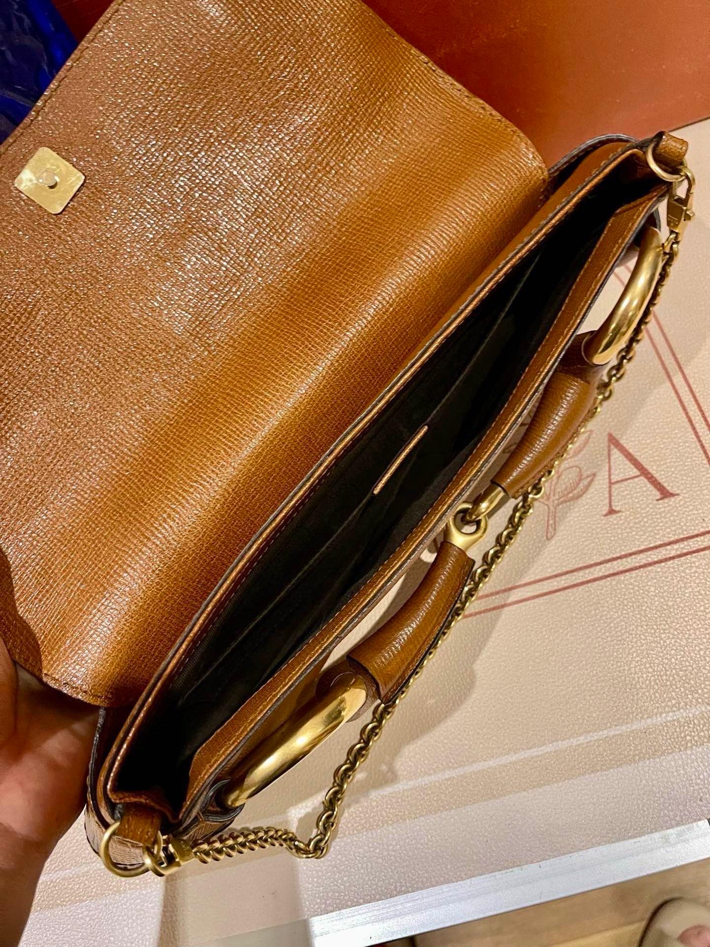 Gucci Horsebit Chain Shoulder Bag Large Tan Brown Leather For Sale 4