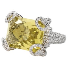 Gucci Horsebit Collection Ring in 18 Karat White Gold with Lemon Quartz Center