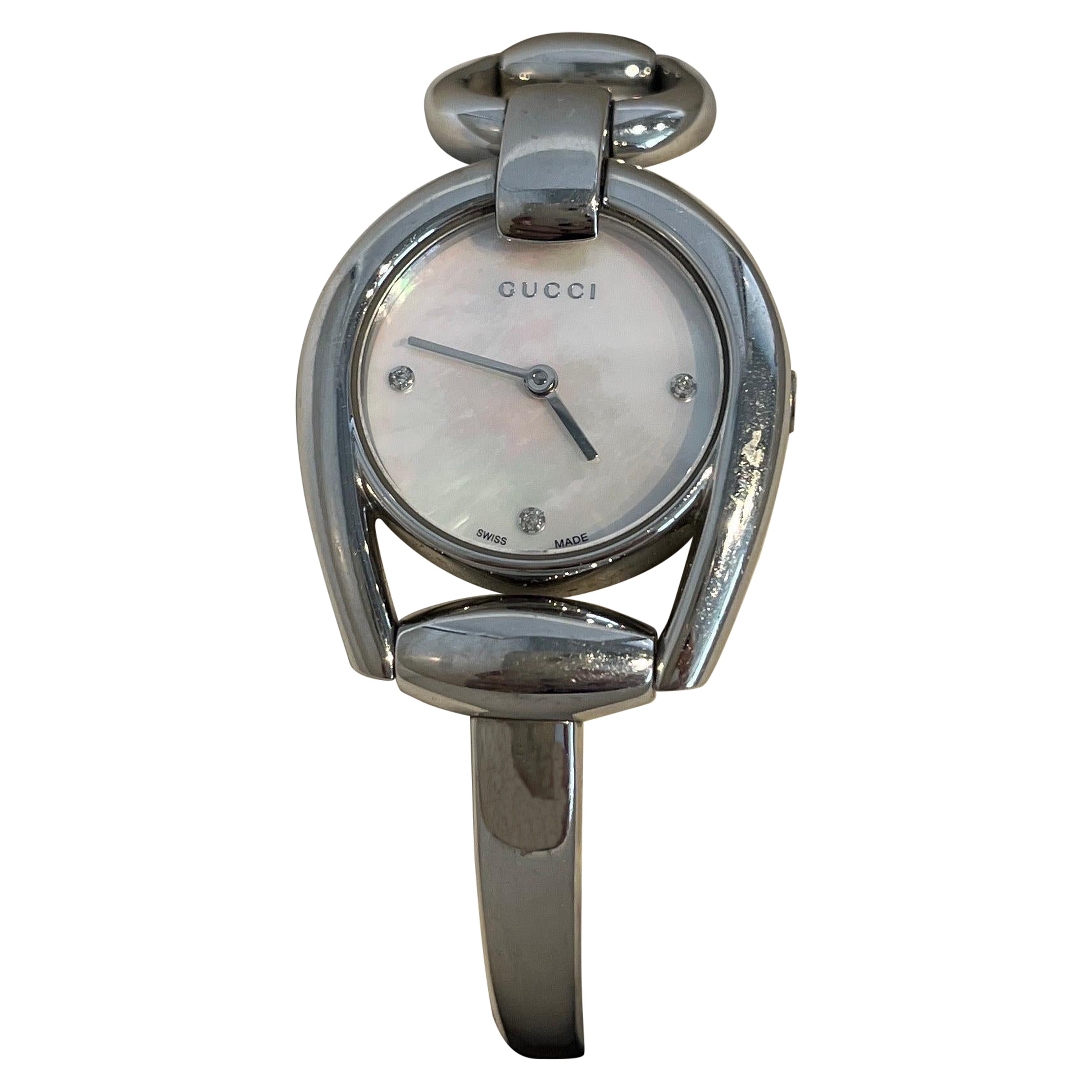 Gucci Montre pour femme "Horsebit Collection" en acier inoxydable modèle YA13950