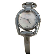 Gucci Montre pour femme "Horsebit Collection" en acier inoxydable modèle YA13950