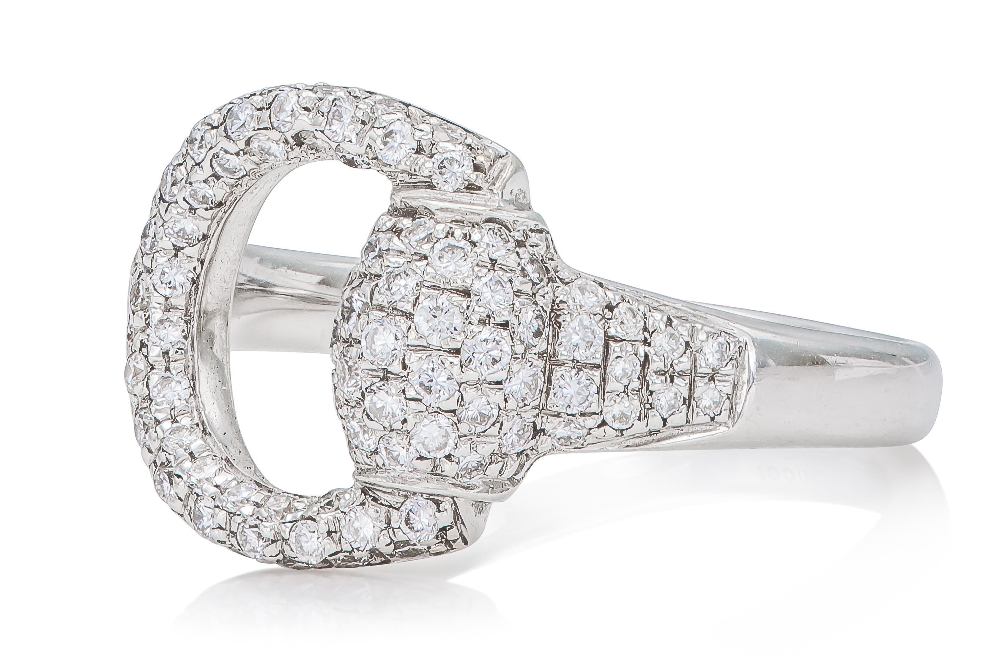 Finement réalisée en or blanc 18k avec des diamants ronds de taille Brilliante pesant au total environ 1,00 carat.
Signé par Gucci
Taille 8