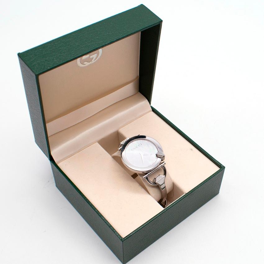 Gucci Horsebit Diamond Watch 

Stainless steel watch with diamonds on the bracelet and on the dial with a sapphire crystal glass and a mother of pearl dial.

Please note, these items are pre-owned and may show signs of being stored even when unworn
