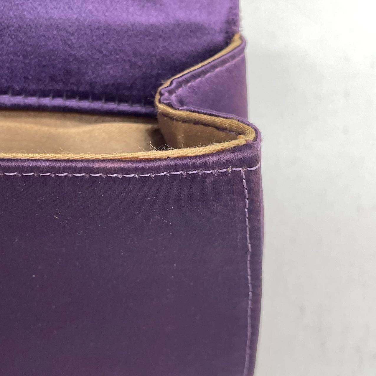 Gucci Night Super Mini sac à poignée en satin violet avec sangle en vente 6