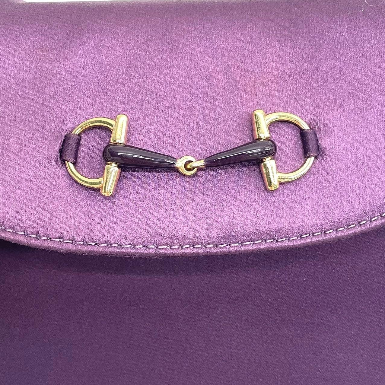 Gucci Night Super Mini sac à poignée en satin violet avec sangle en vente 7