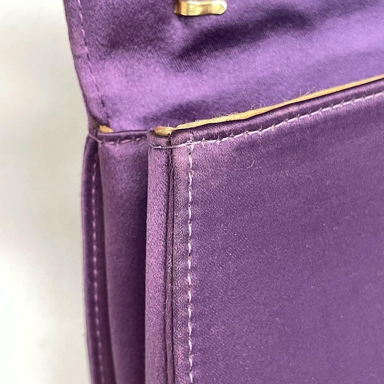 Gucci Night Super Mini sac à poignée en satin violet avec sangle en vente 8