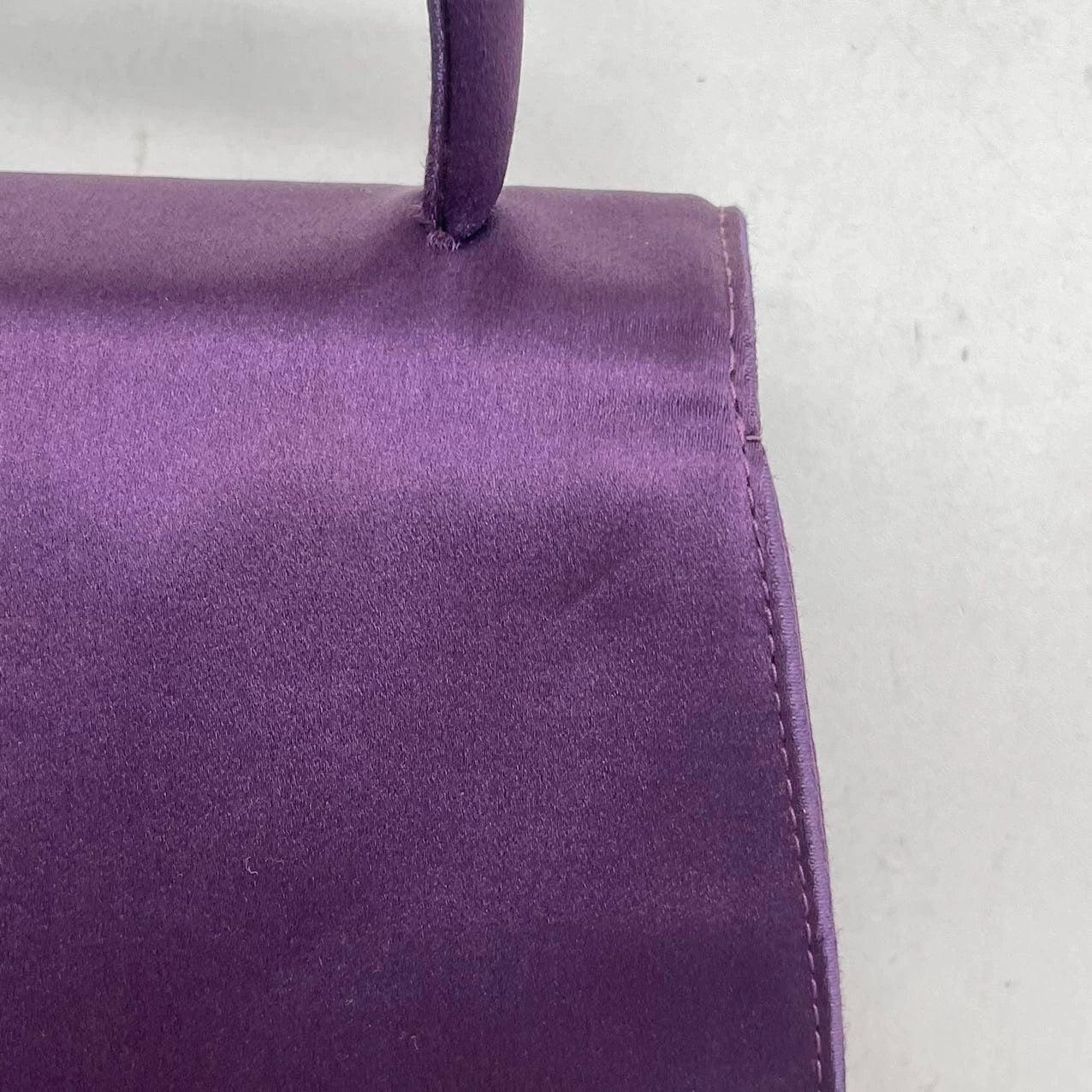 Gucci Night Super Mini sac à poignée en satin violet avec sangle en vente 9