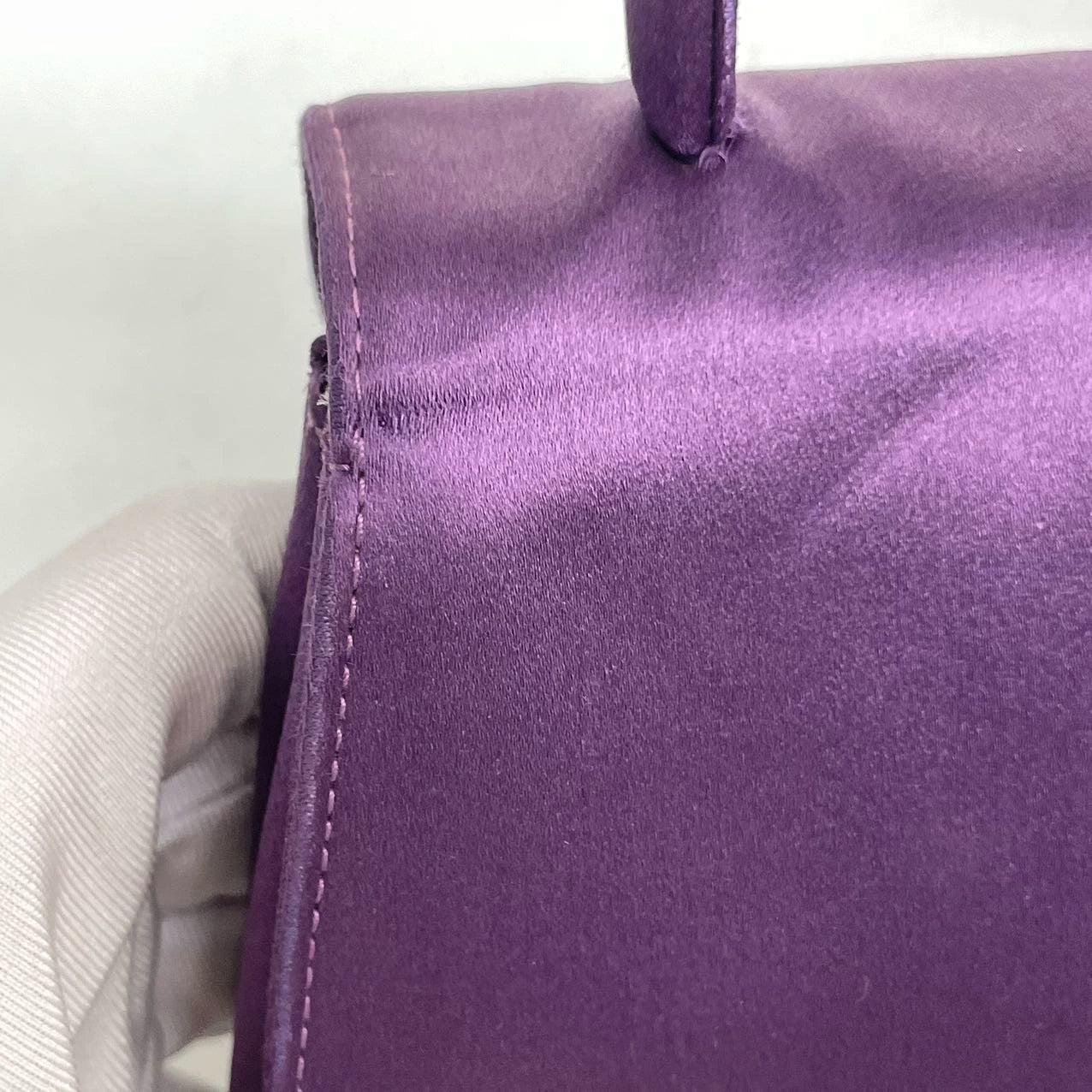 Gucci Night Super Mini sac à poignée en satin violet avec sangle en vente 12