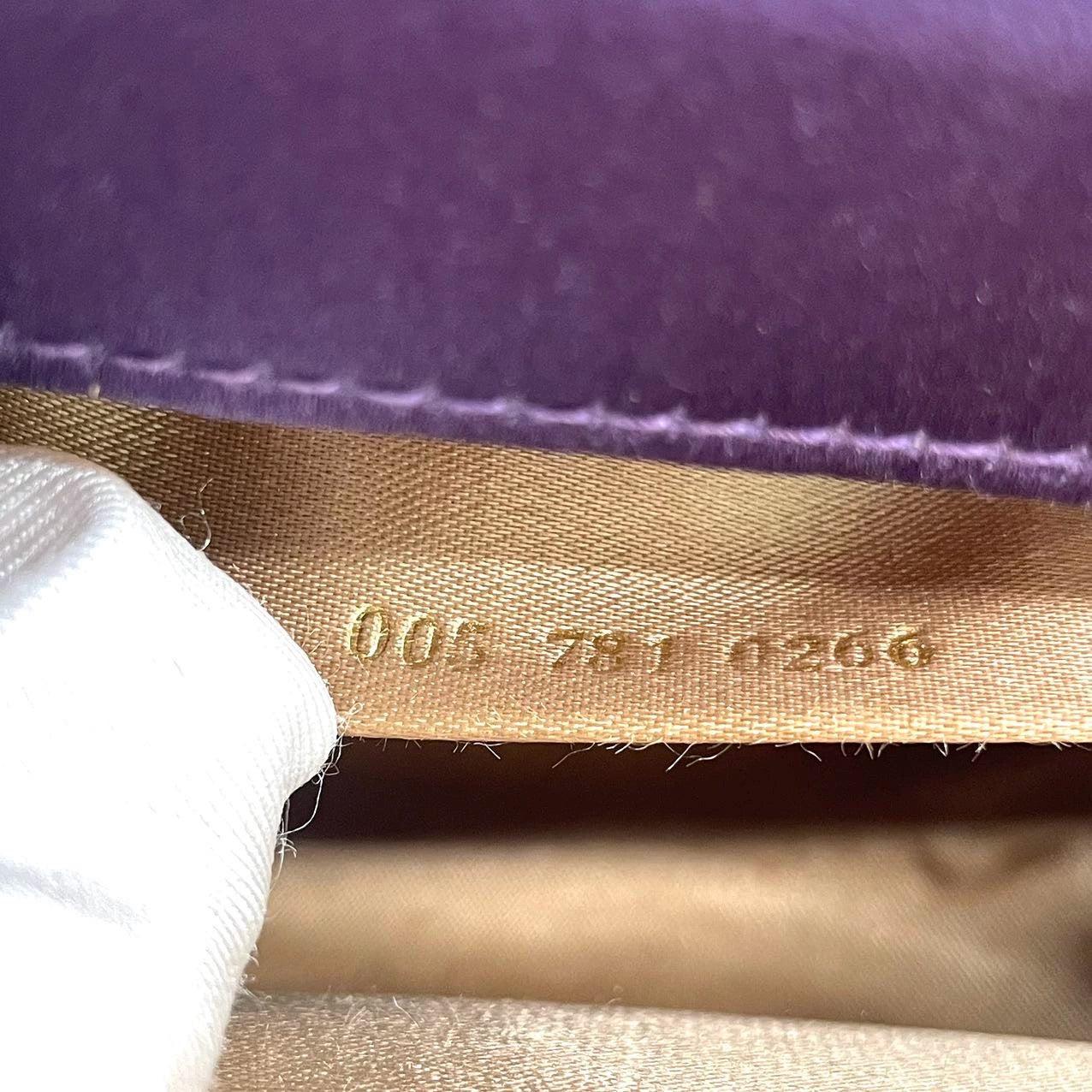 Gucci Night Super Mini sac à poignée en satin violet avec sangle en vente 4