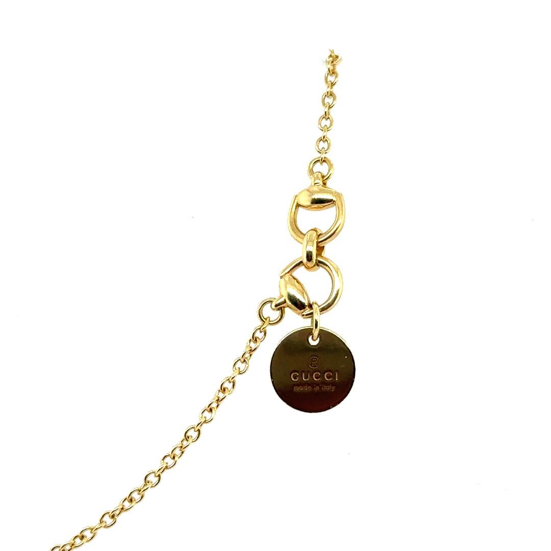 Gucci Collier pendentif en or jaune 18 carats avec quartz fumé et pierres précieuses en vente 1