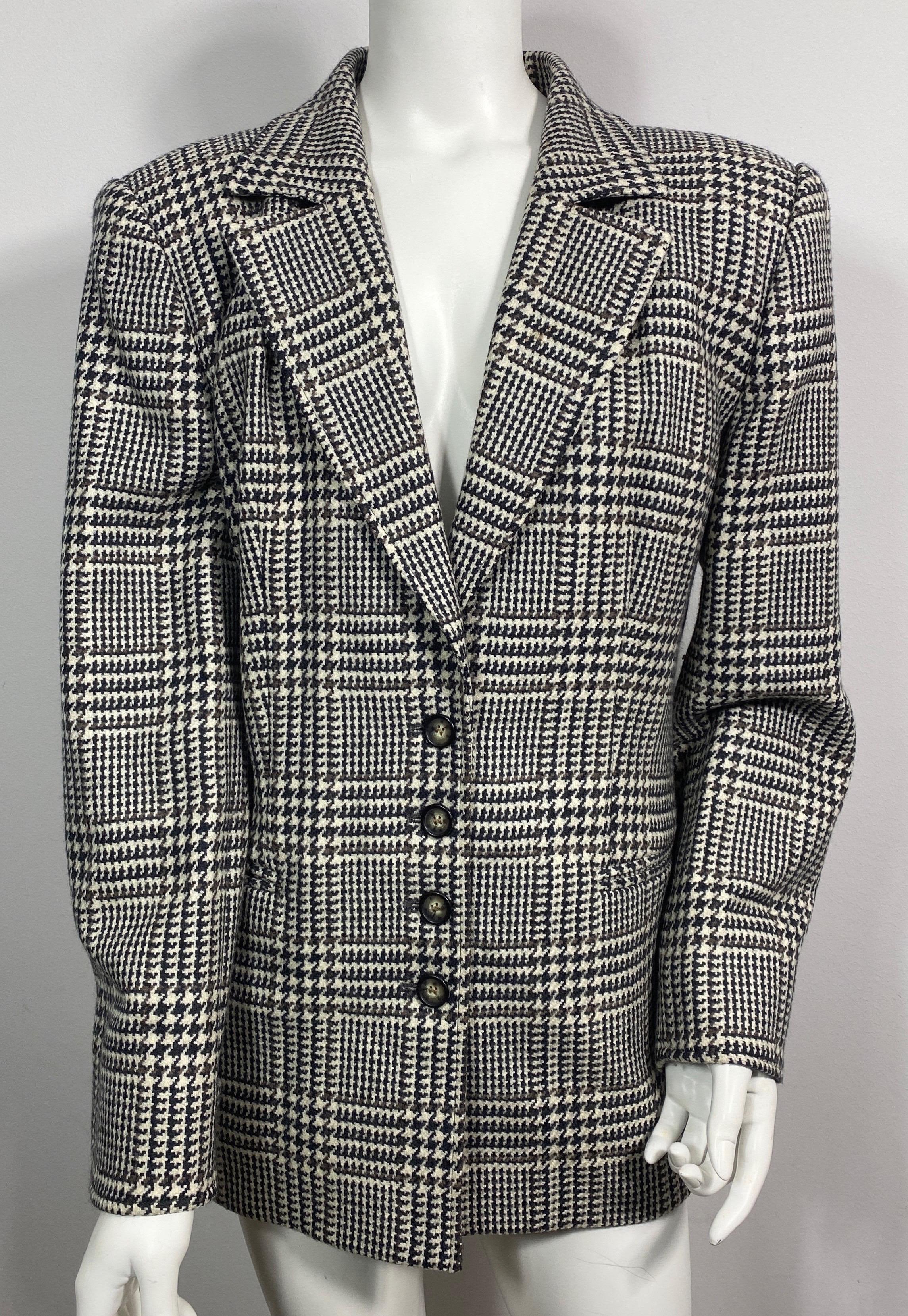 Gucci Houndstooth 1980’s Wool Blazer Jacket-Size 48 This 80’s houndstooth patterned throwback blazer is made from a very soft wool which almost feels like cashmere, 4 front buttons, 2 functioning slit pockets, 1 button with a partial cuff detail