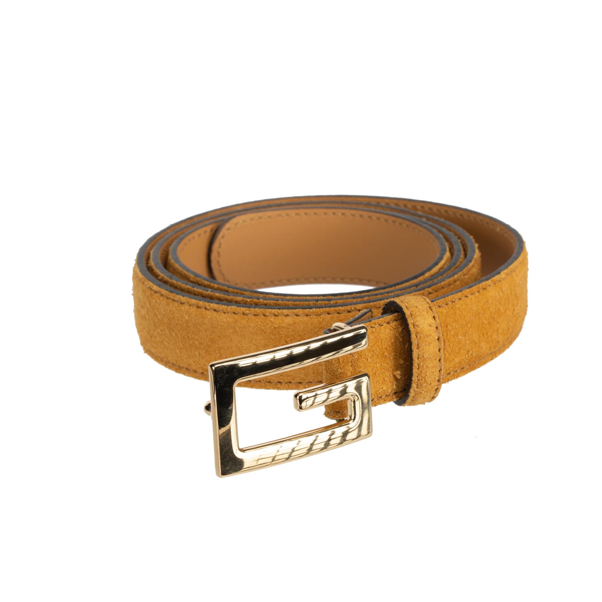 Gucci Icaro Gürtel aus safranfarbenem Wildleder mit goldenen Beschlägen im Angebot 2