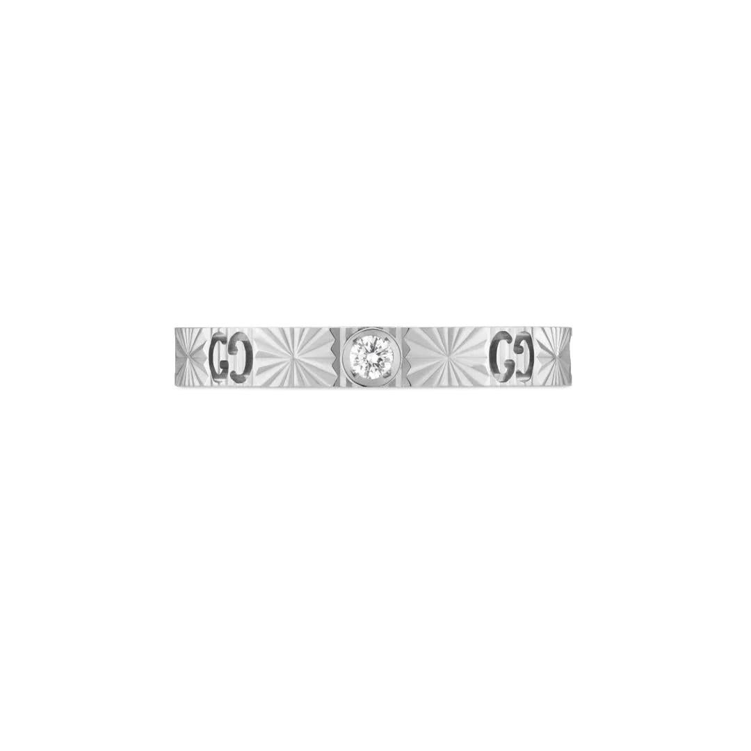 Gucci Icon 18ct White Gold Diamond Heart Band Ring YBC727892003

The latest silhouettes for the Icon line offer new refined and contemporary executions of signature pieces. Intricate engraved details offer a magical touch, such as the heart motif