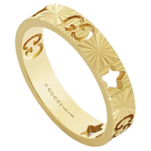 Gucci Icon 18 Carat Yellow Gold Star Band Ring YBC727729001 For Sale