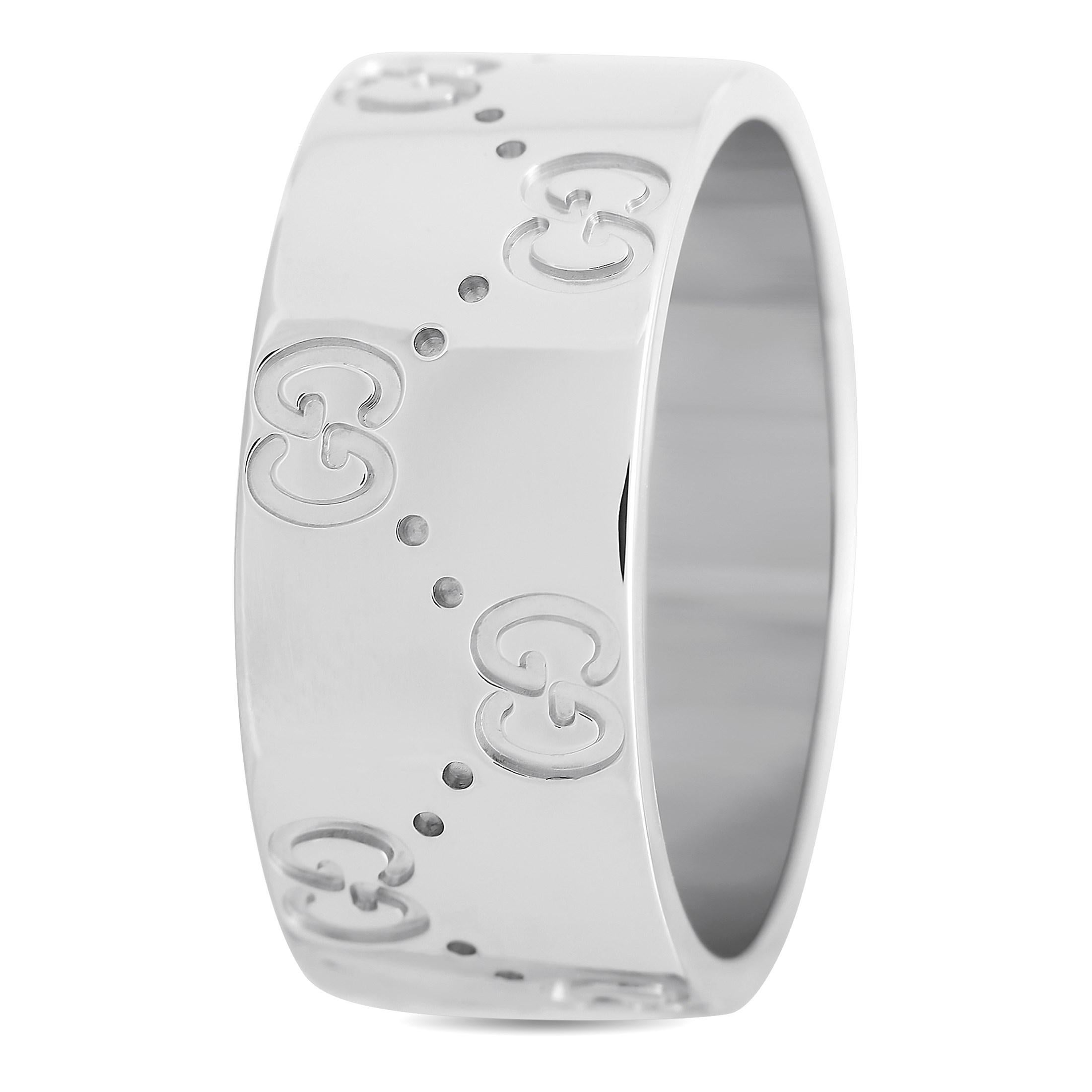 You could never go wrong with an icon so add this Gucci piece now to your jewelry collection. The 7mm band comes fashioned in 18K white gold and is engraved with the brand's double G logo. This ladies' ring comes with a sleek but textured finish