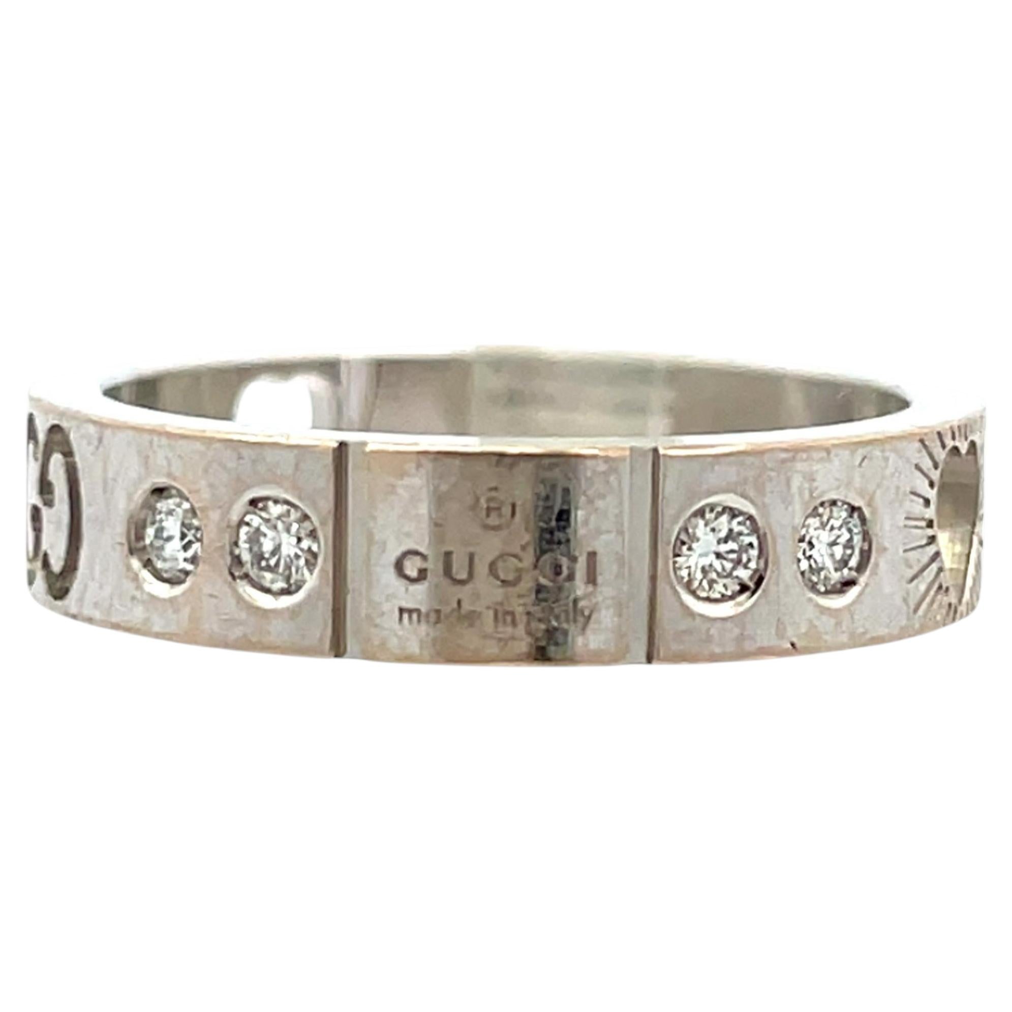 Anello Gucci Icon in oro bianco 18 carati con diamante, design moderno, Italia in vendita