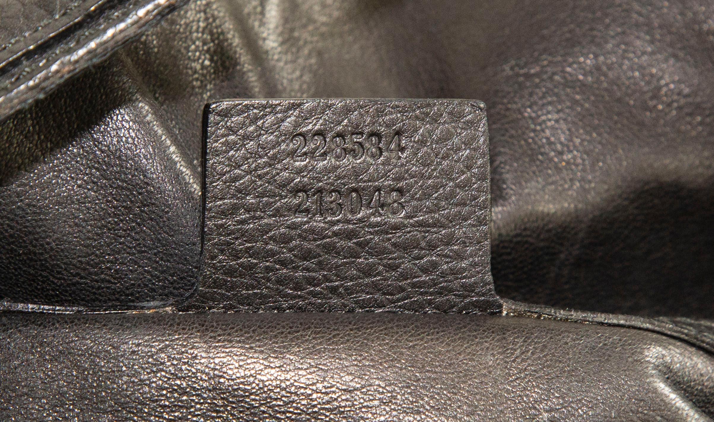 Gucci Icon Bit Medium Pebbled Leather Shoulder Bag in Black Leather For Sale 6