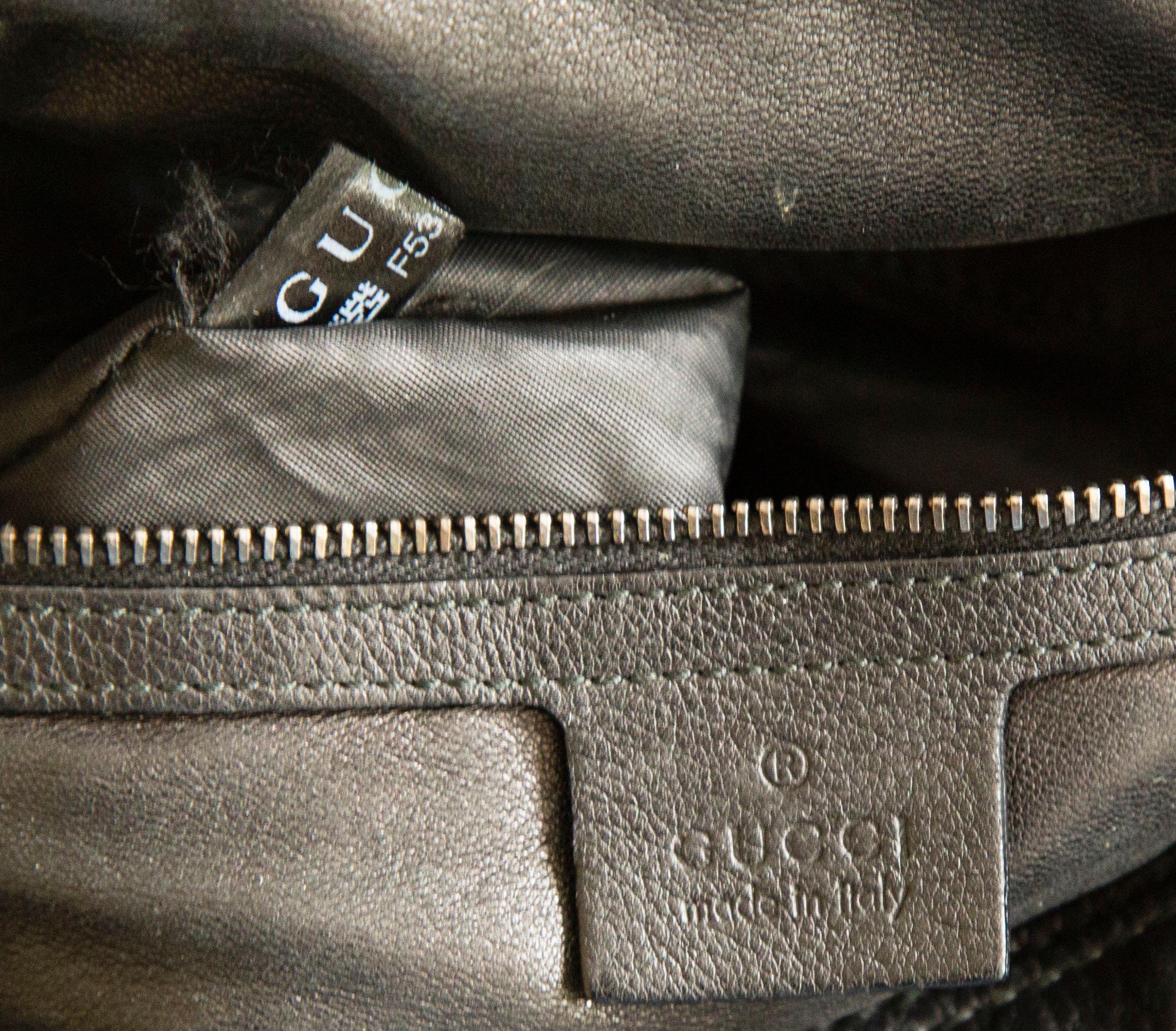 Gucci Icon Bit Medium Pebbled Leather Shoulder Bag in Black Leather For Sale 7