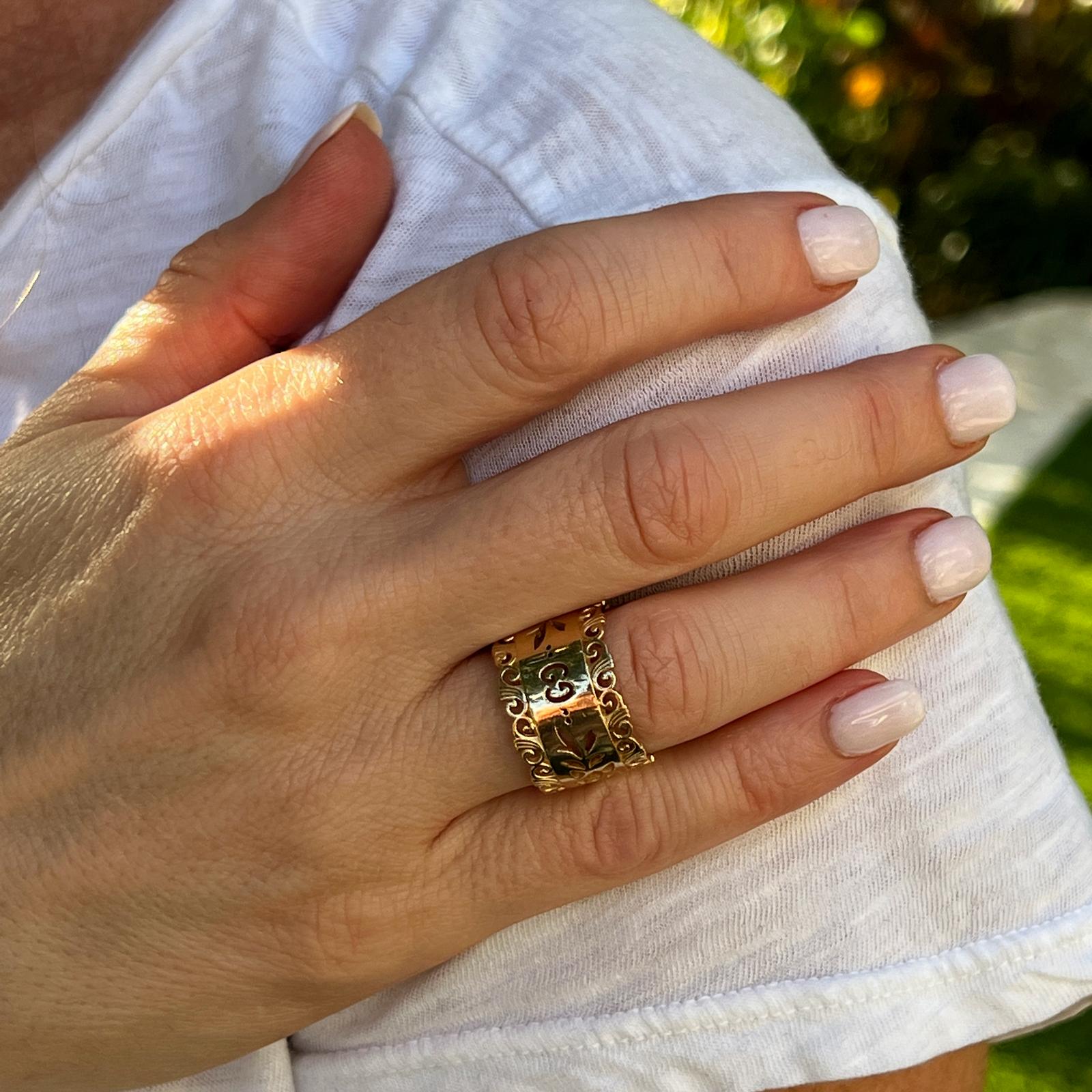 Gucci Icon Blooms 18 Karat Yellow Gold Wide Band Ring Modern In Excellent Condition In Boca Raton, FL
