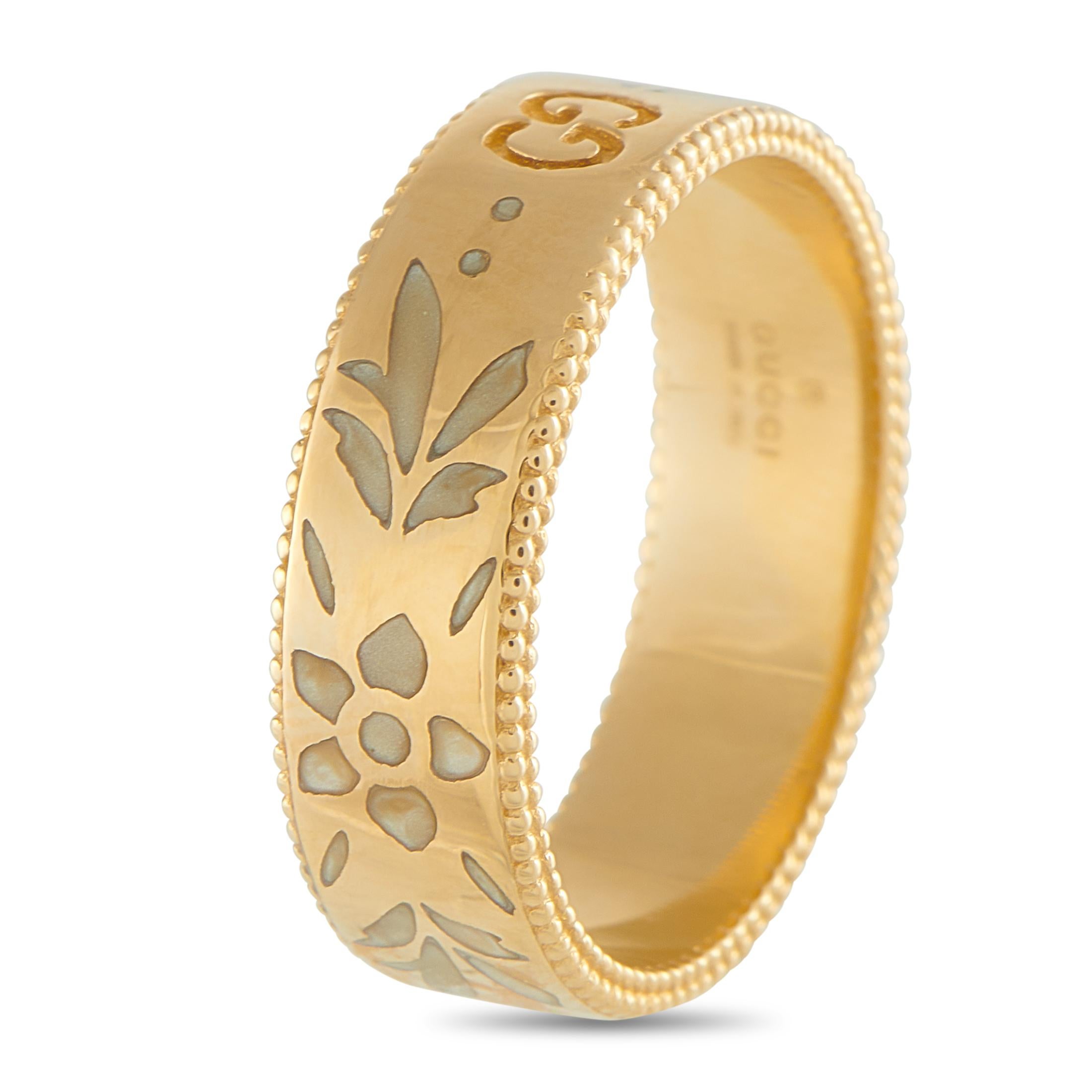 Substantial yet graceful on the finger, Gucci's Icon Blooms ring in 18K rose gold offers a distinctive touch of style to everyday wear. It features a semi-thick 7mm band defined by ridged edges. Its surface is etched with deep interlocking GG logos,