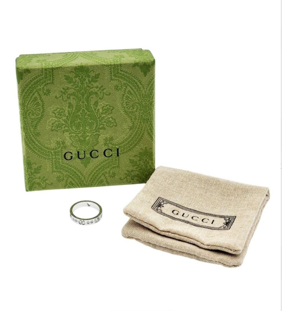 Gucci Icon Diamond Band Ring with Heart Cutout in 18 Karat White Gold, Size 6.25 For Sale 7