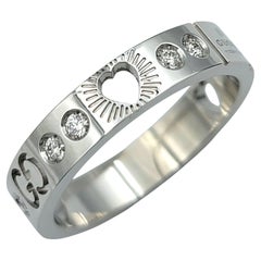 Anillo Gucci Icon con banda de diamantes y talla corazón en oro blanco de 18 quilates, talla 6.25