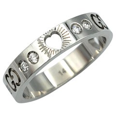 Gucci Icon Diamond Band Ring with Heart Cutout in 18 Karat White Gold, Size 6.75