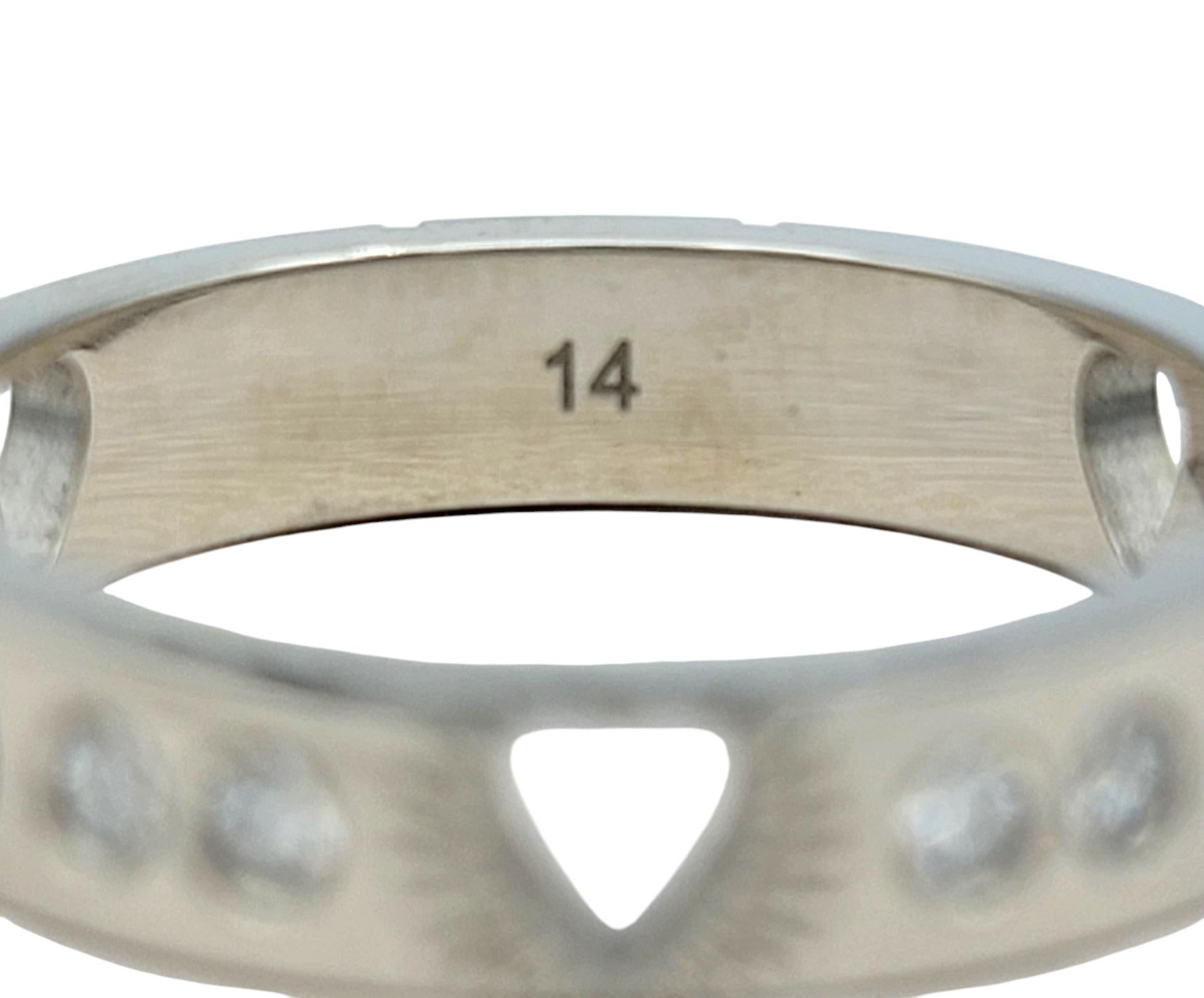 Women's Gucci Icon Diamond Band Ring with Heart Cutout in 18 Karat White Gold, Size 6.75 For Sale