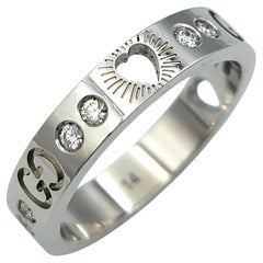 Anillo Gucci Icon con banda de diamantes y talla corazón en oro blanco de 18 quilates, talla 6.75