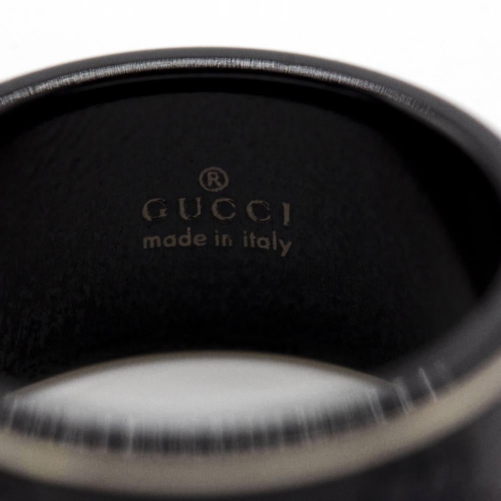 Original GUCCI Ceramic and White Gold ring for men l Size 23, this ring cannot be resized  18K White Gold  4.22 grams  This ring is sold without original box  Ref:D363551SO