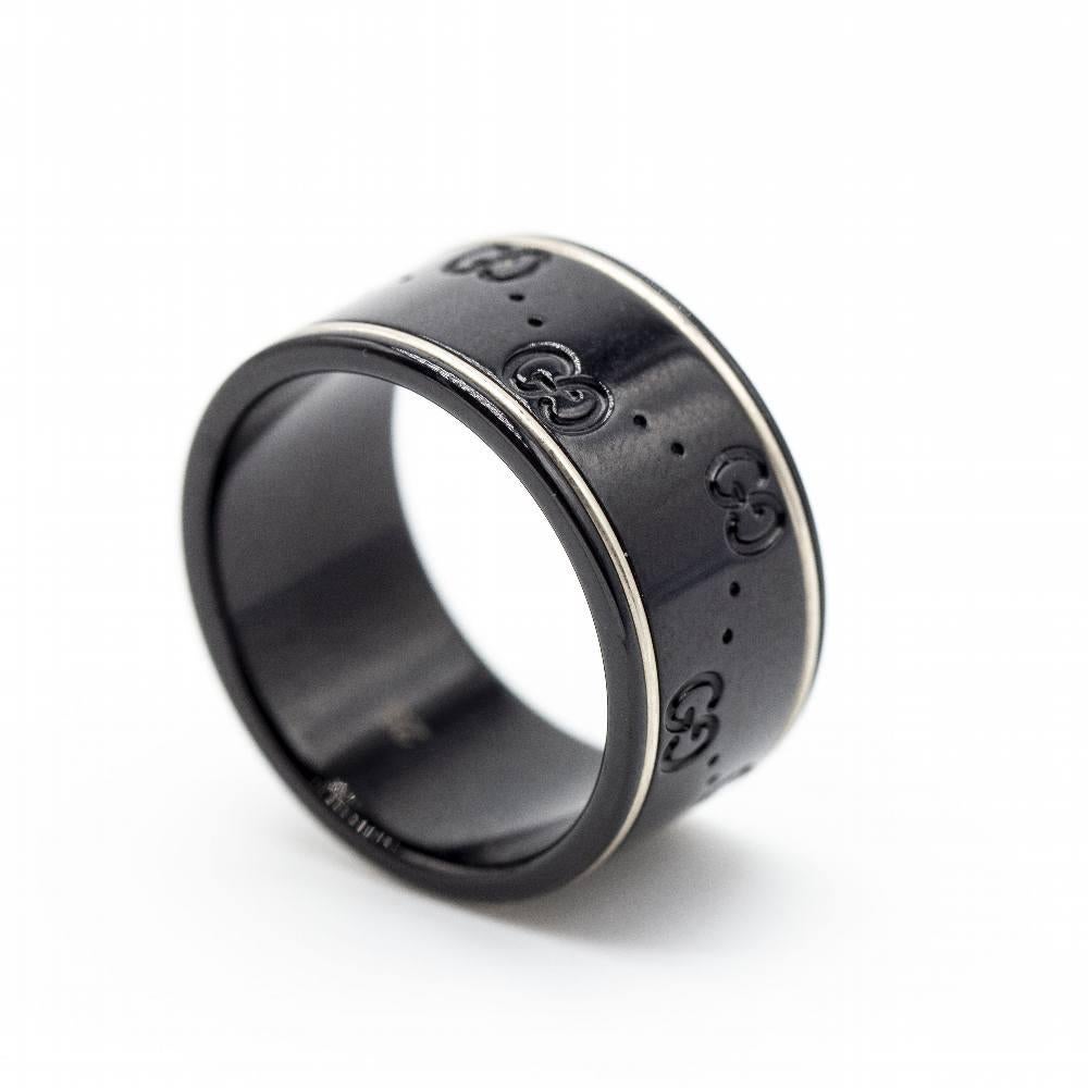 GUCCI original unisex ring in Ceramic and White Gold l Size 24, this ring cannot be resized  18K White Gold  4,22 grams  This ring is sold without original box  Ref.:D363552SO