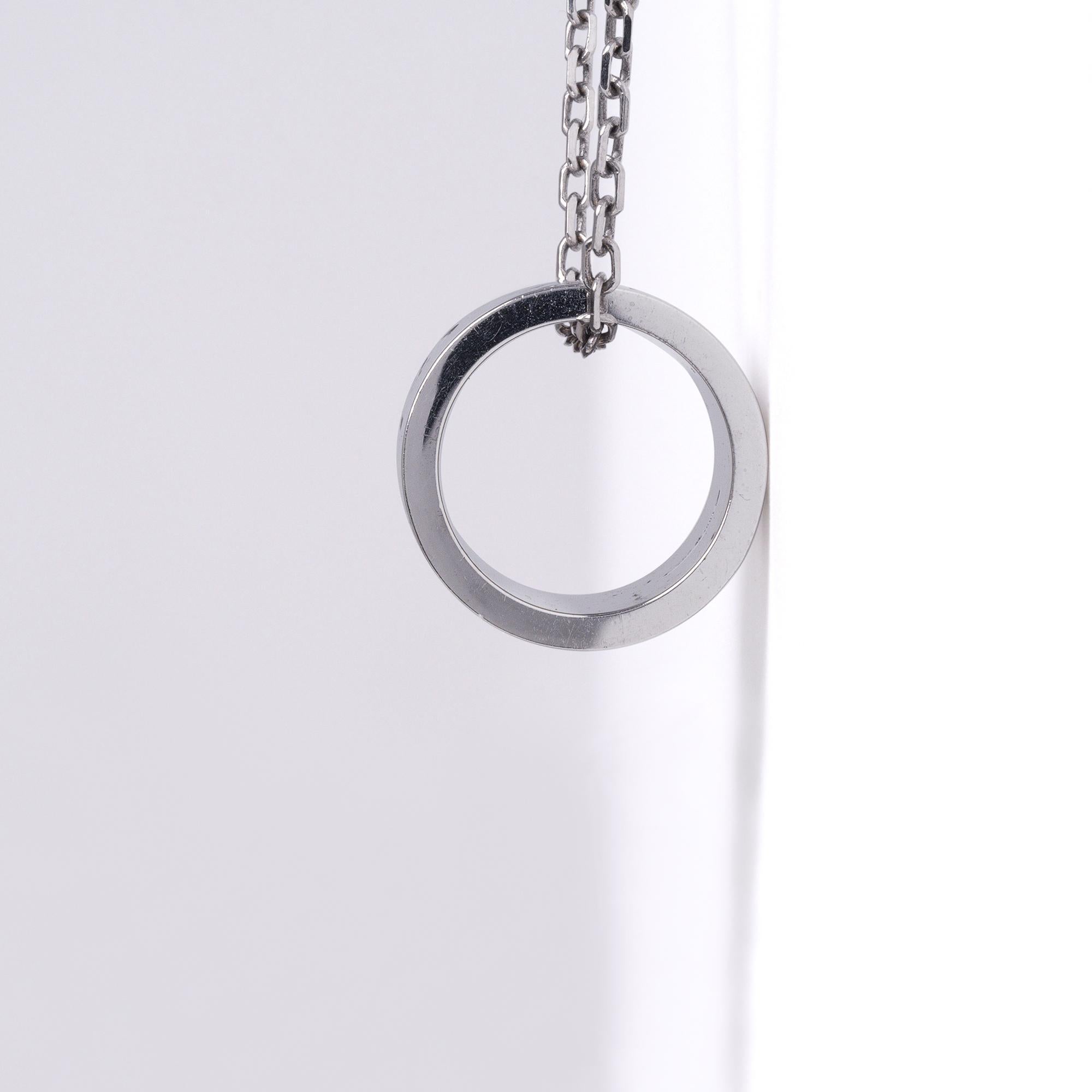 Moderne Collier Gucci Icone en or blanc 18 carats pour dames en vente