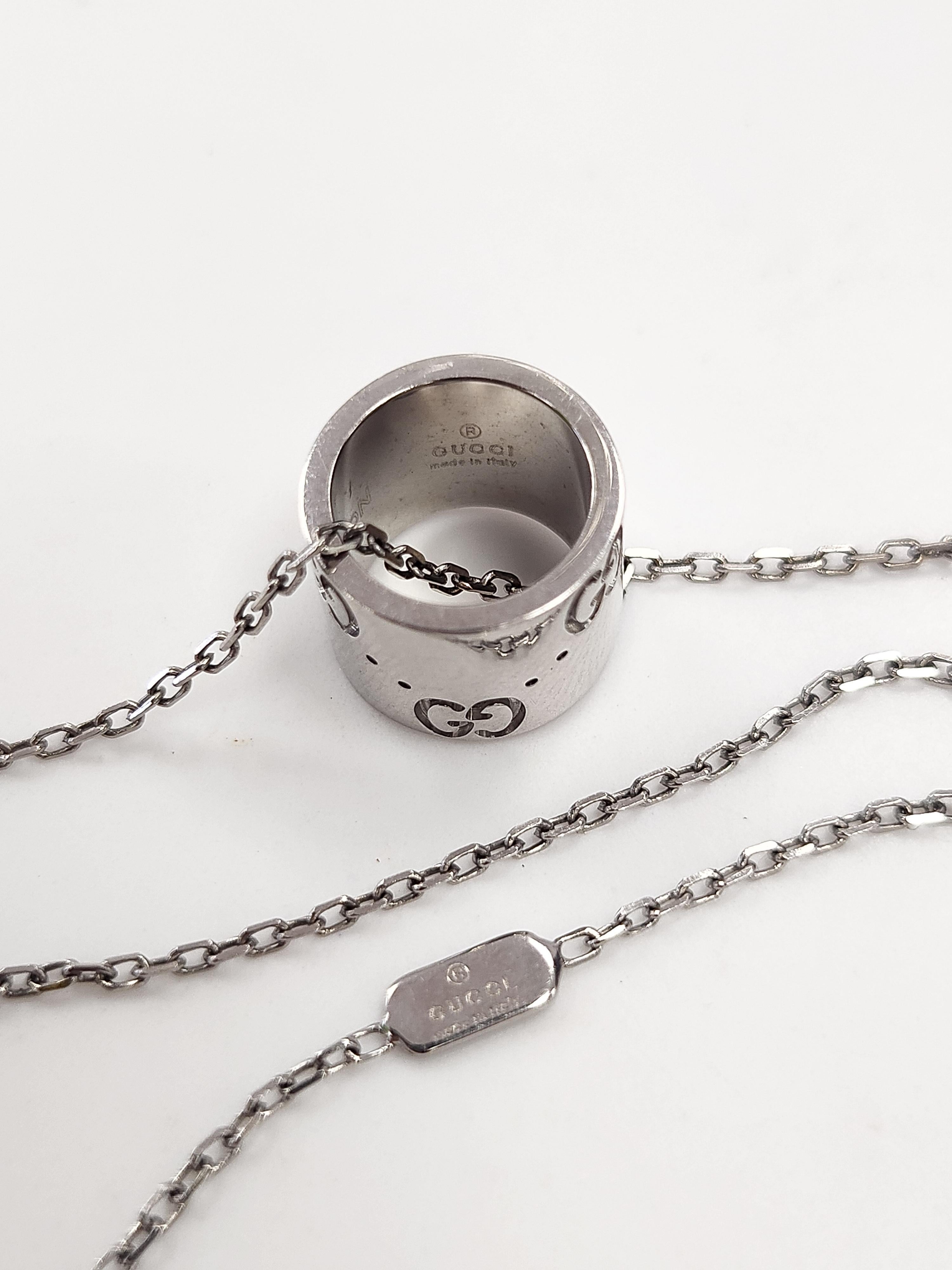 Collier Gucci Icone en or blanc 18 carats pour dames en vente 1