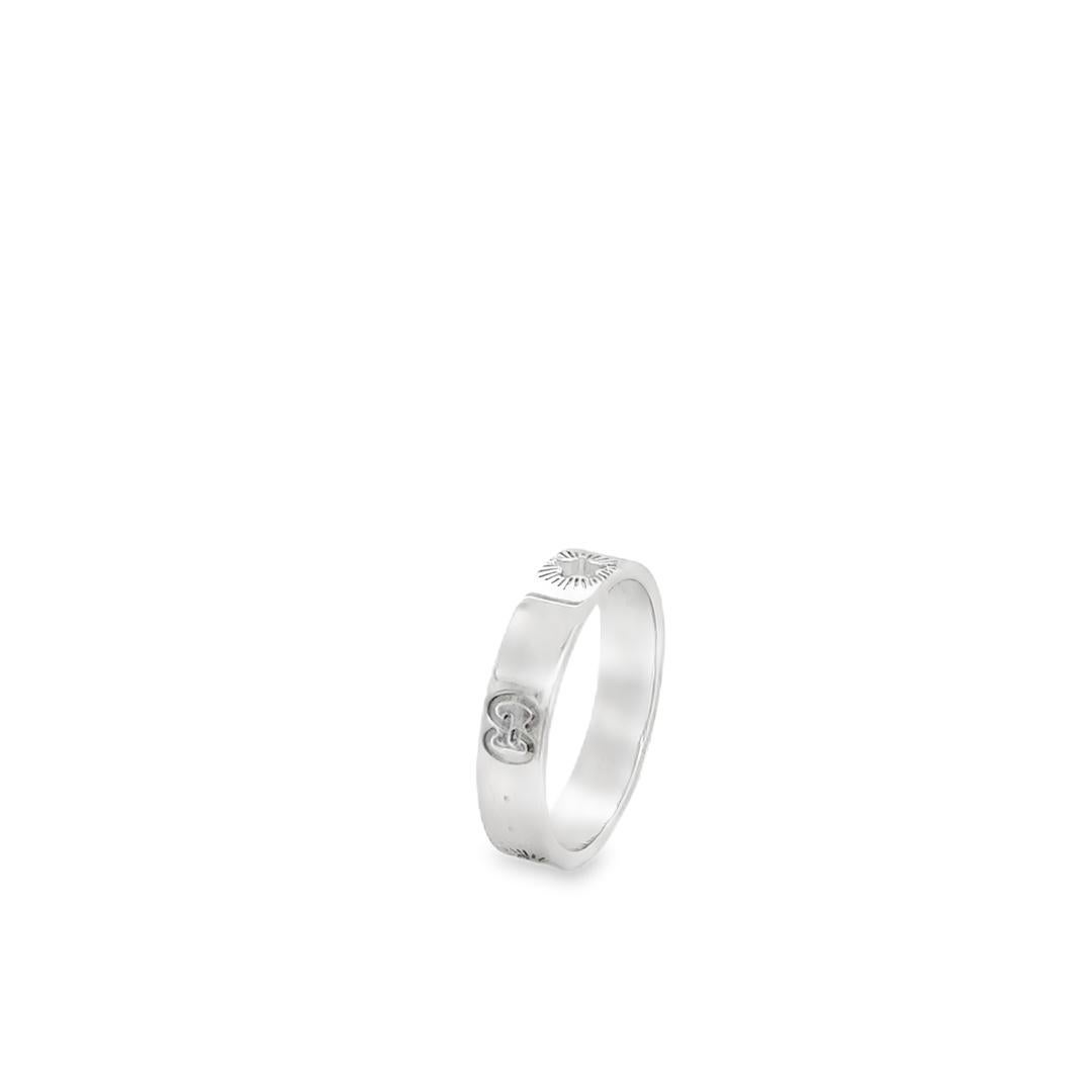 Anello Gucci Icon Star a fascia sottile in oro bianco 18k Misura 5,75 In condizioni Nuovo in vendita a MIAMI, FL
