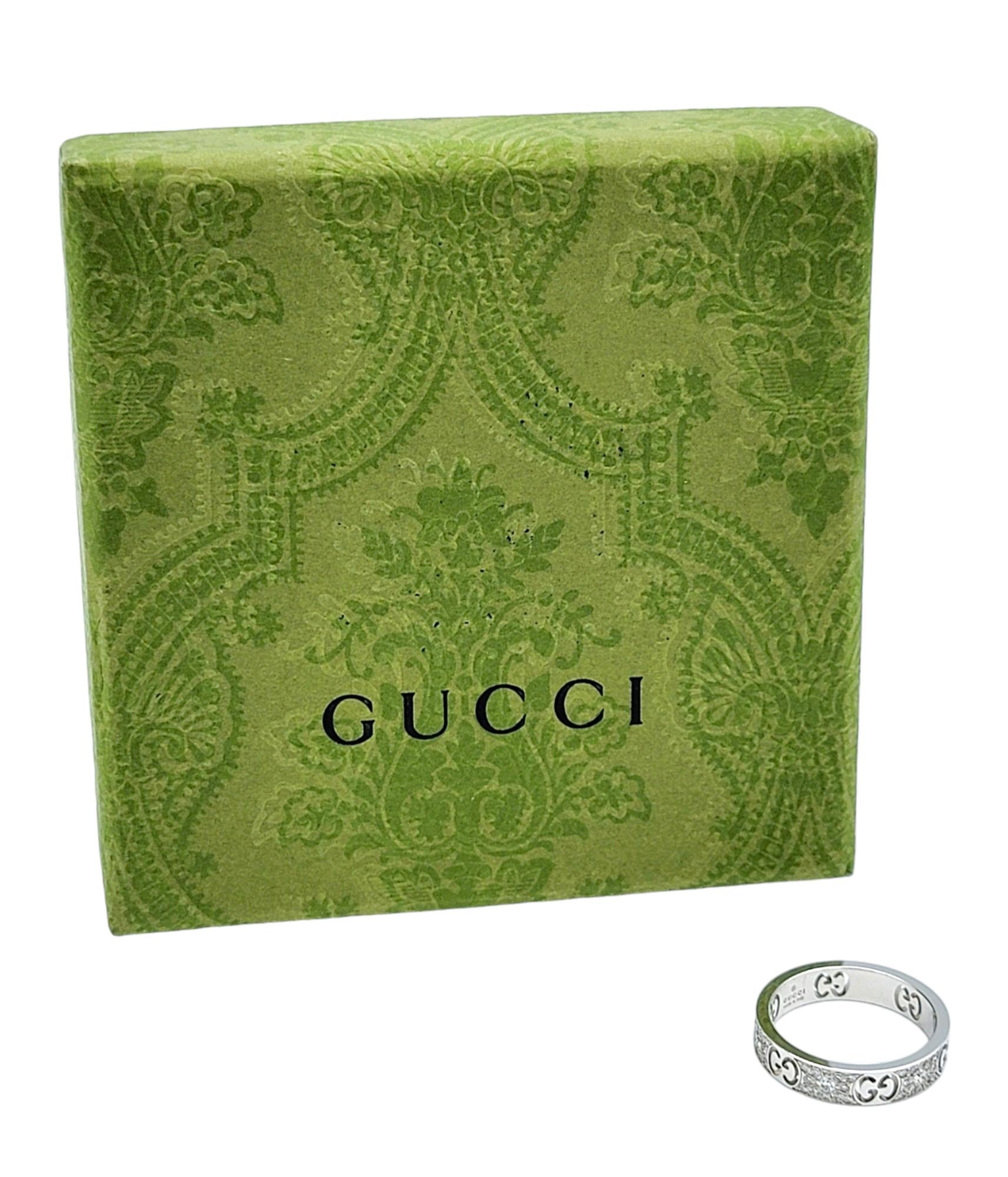 Gucci Icon Stardust Pavé Diamond Band Ring Set in Polished 18 Karat White Gold For Sale 4