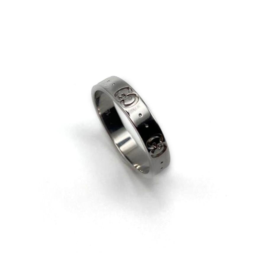 Italian-designed GUCCI ICON collection ring in white gold for women, adorned with the GG motif, the House's distinctive emblem. Size 14.5: this ring can be resized. 18K white gold, Measurements: 4 mm, 3.72 grams, Brand new item, comes with