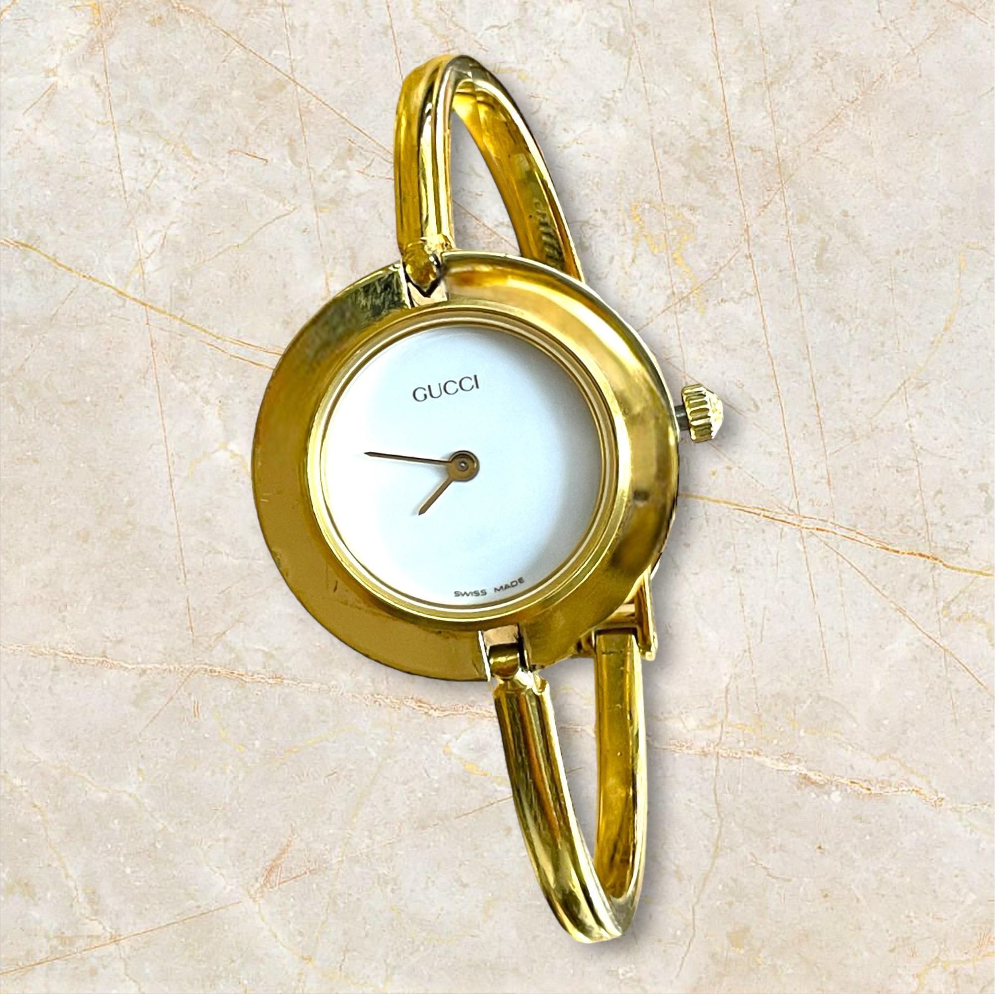 Donna Stile iconico Gucci: Orologio con lunetta multipla per ogni occasione