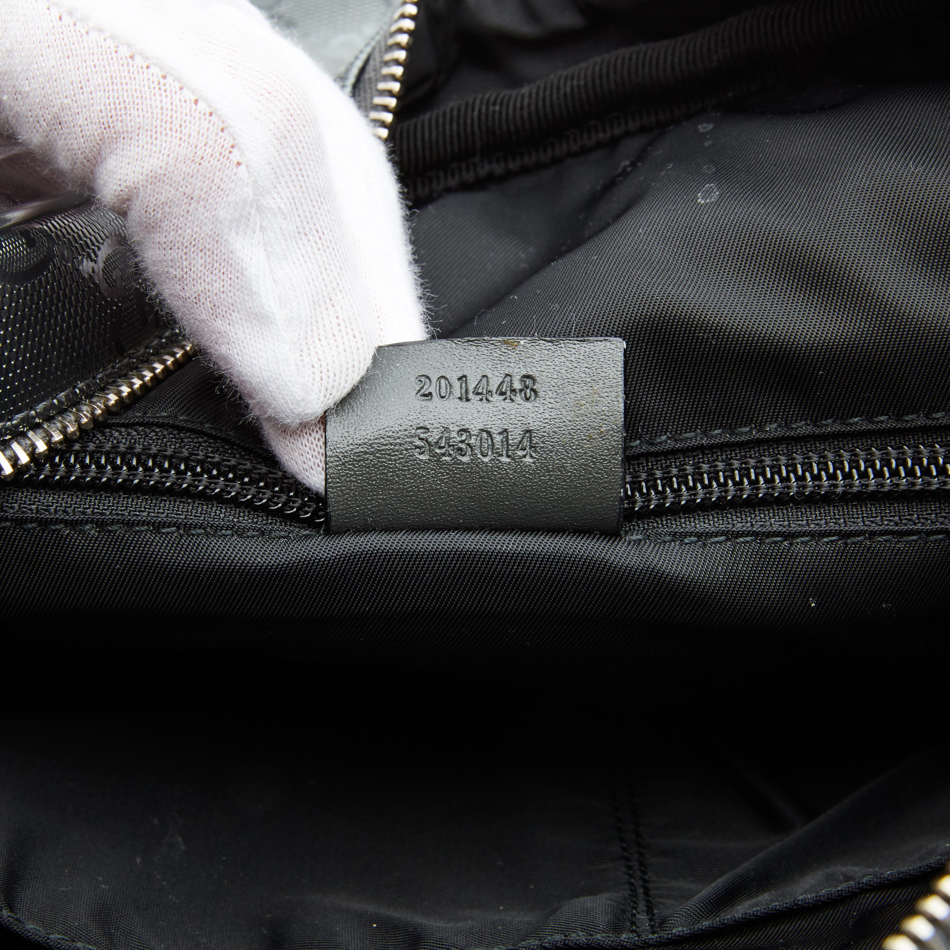Gucci Imprime Monogram GG Medium Silver Messenger Bag (201448) In Excellent Condition In Montreal, Quebec